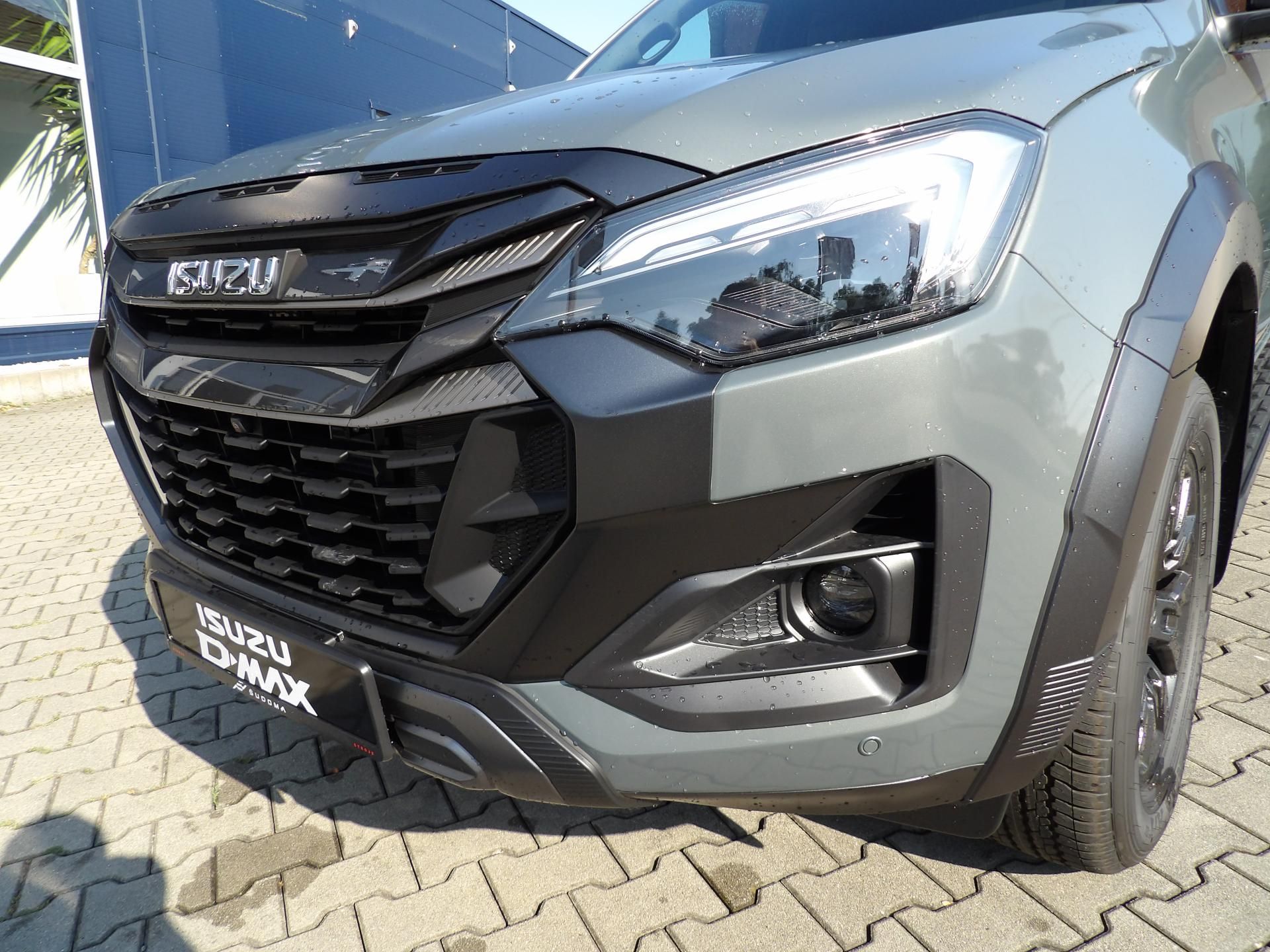 Isuzu D-Max, V-Cross 2.2L 163K 4x4 8st. A/T - fotka 4