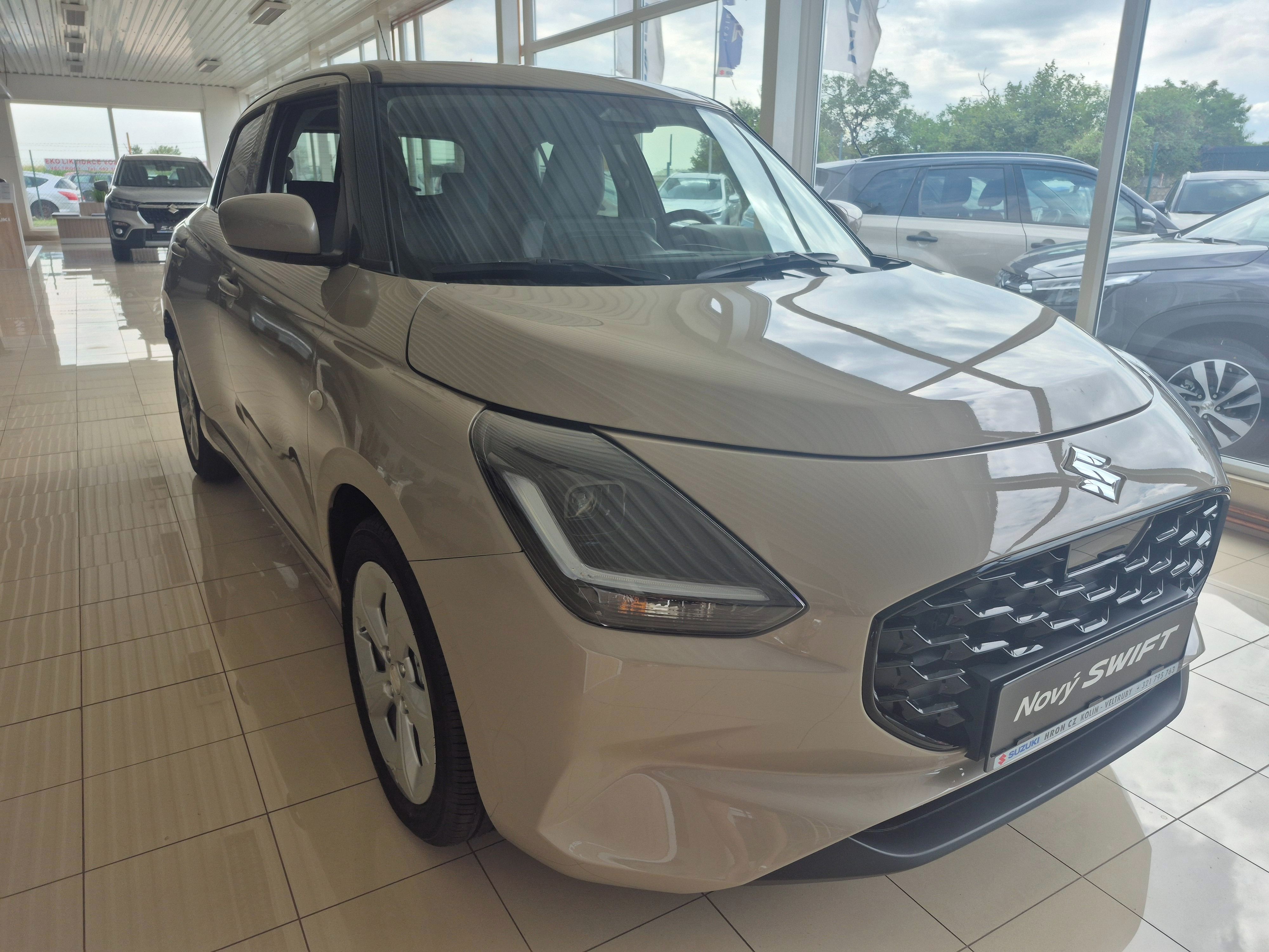 Suzuki Swift, 1,2 Premium automat - fotka 3