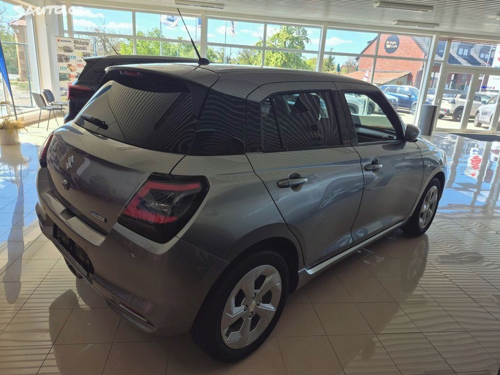 Suzuki Swift, 1,2 Premium automat - fotka 4