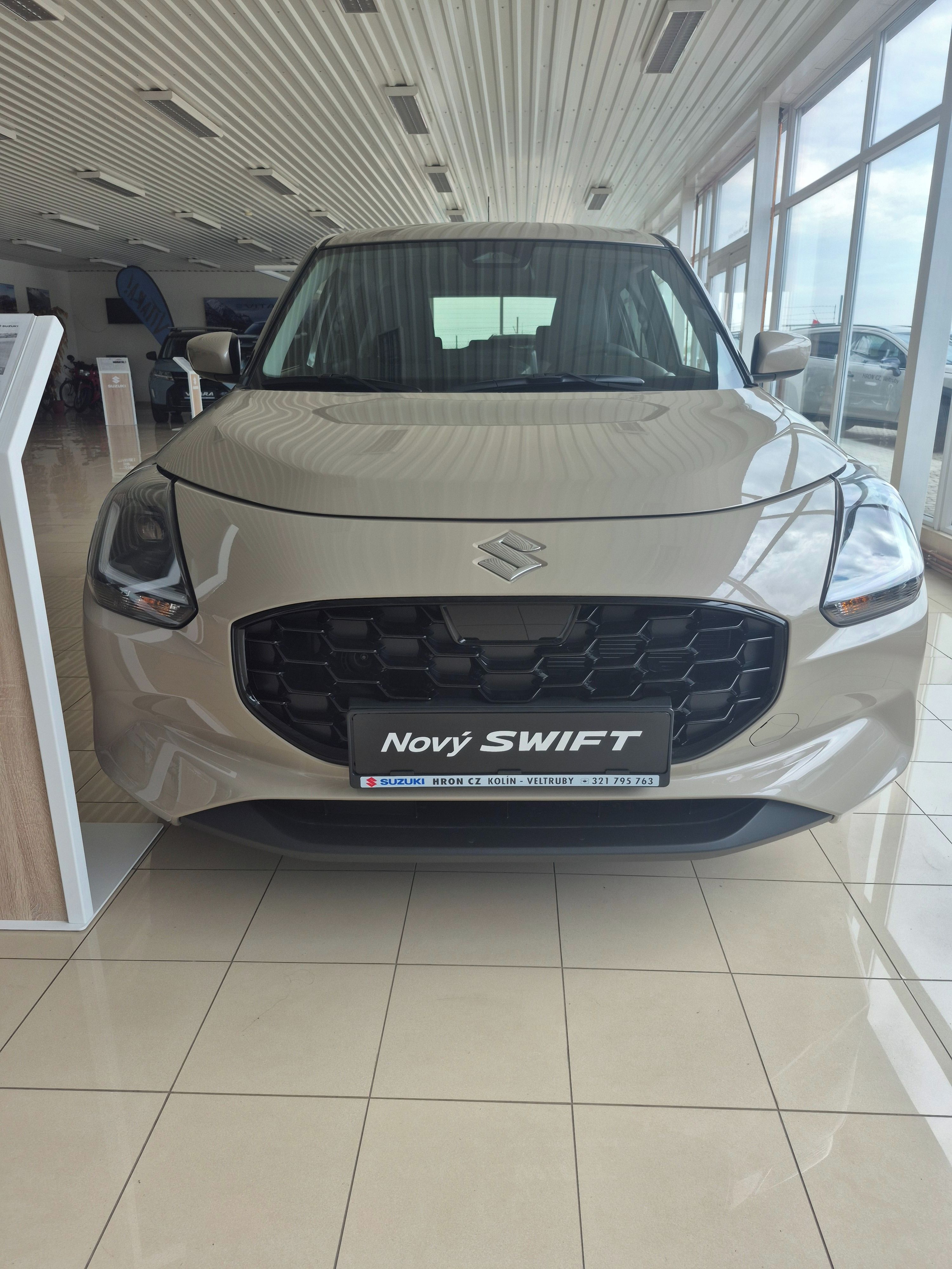 Suzuki Swift, 1,2 Premium automat - fotka 4