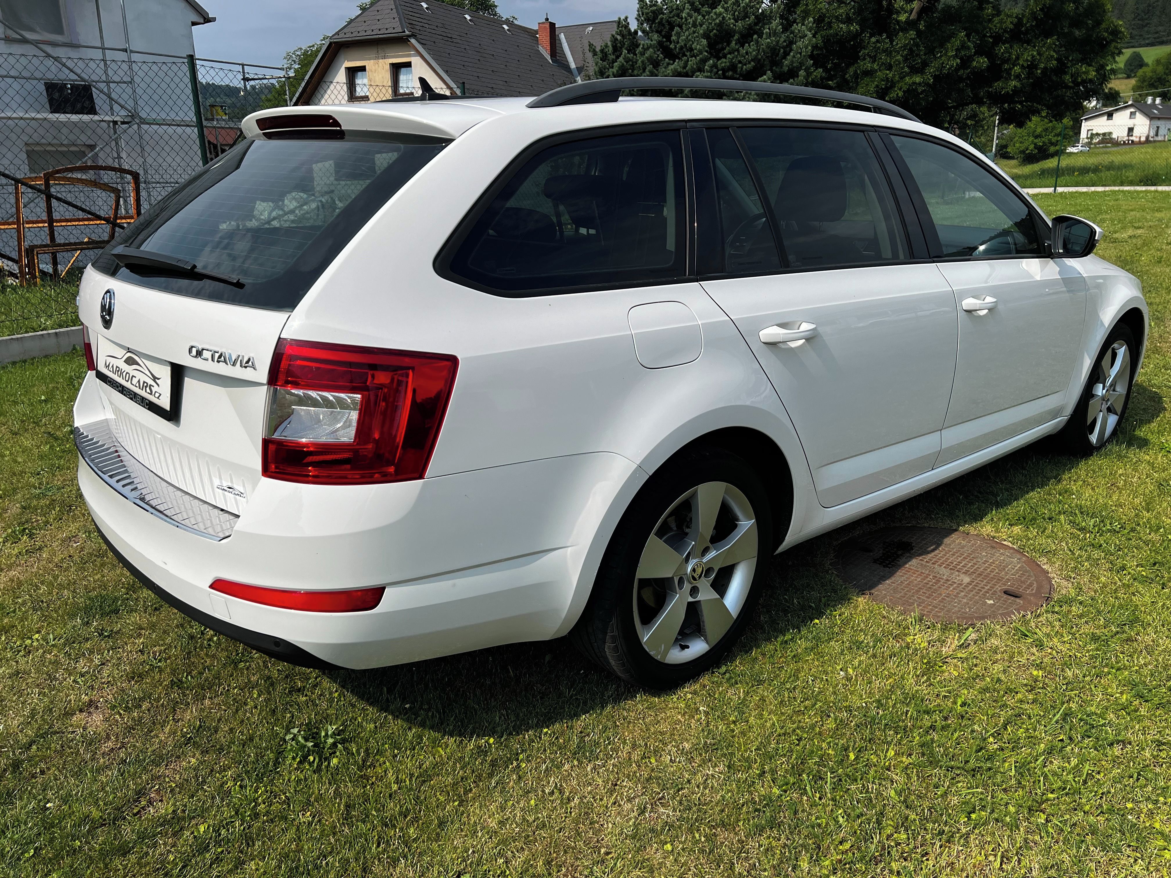 Škoda Octavia, kombi 1.6TDi ELEGANCE - fotka 5