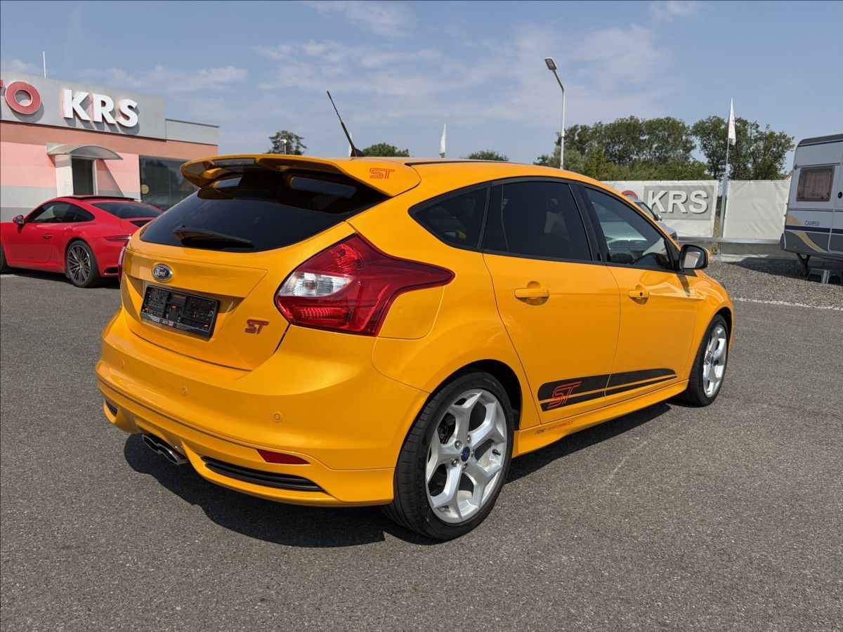 Ford Focus, 2,0 EB 184KW ST, Xenony,Keyfre - fotka 5