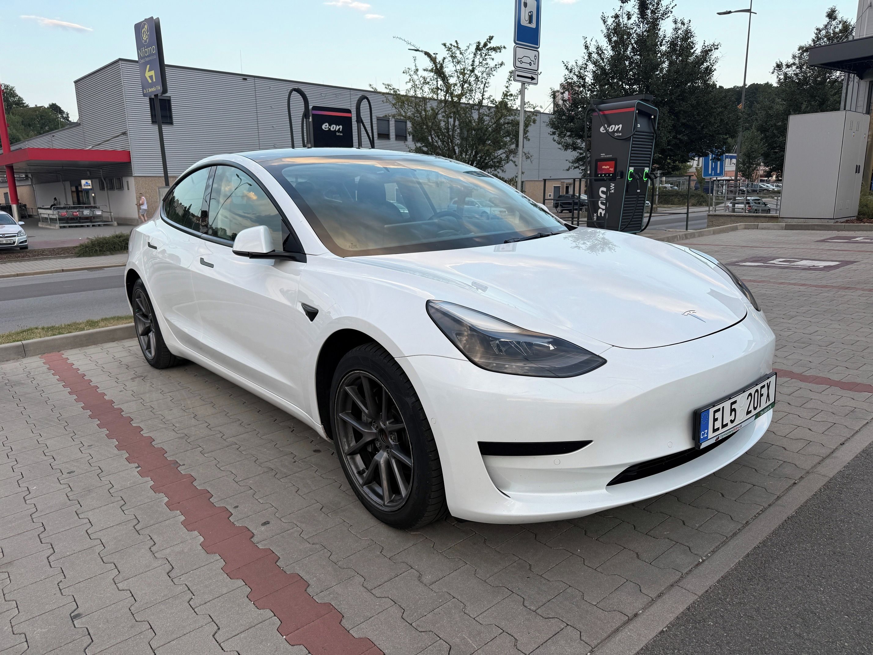 Tesla Model 3, LFP, SoH 90,5 %, tažné, DPH