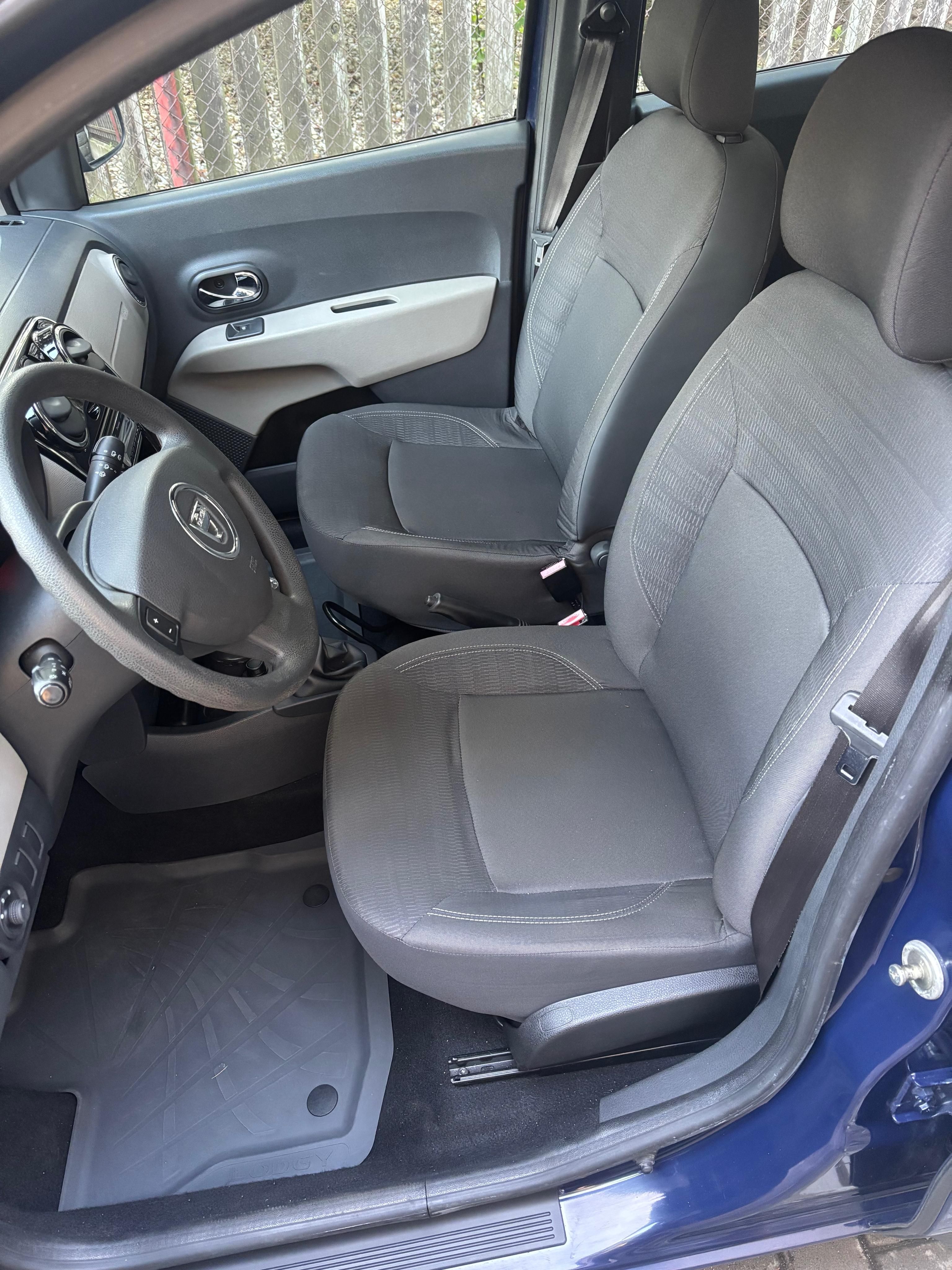 Dacia Lodgy, 1.6i, 1.maj.,nové ČR, servis - fotka 6