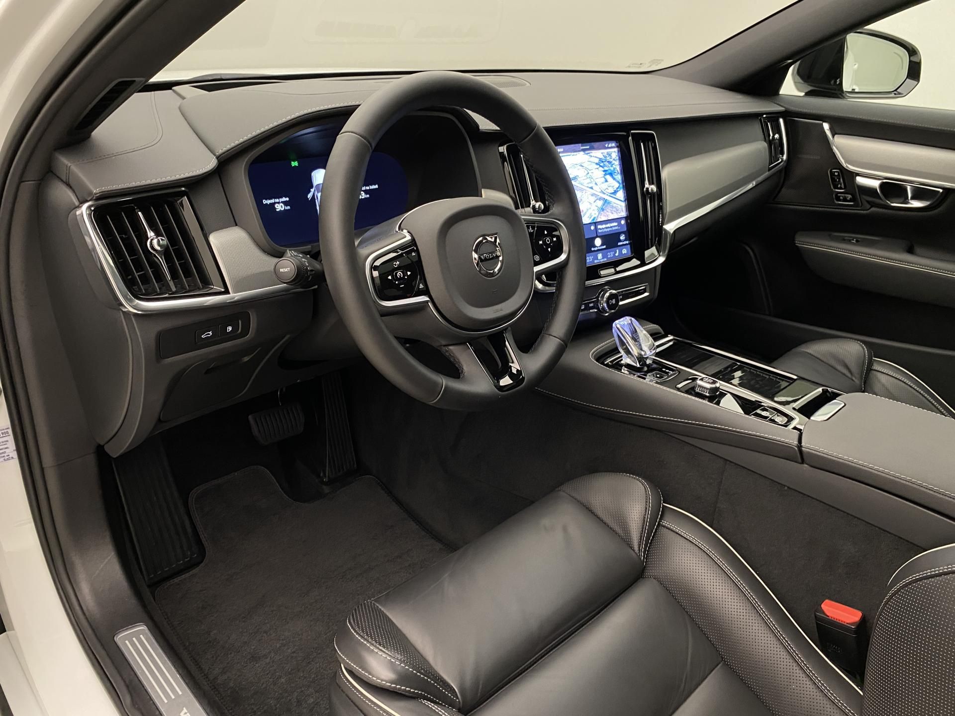 Volvo V90, T8 AWD RECHARGE DARK ULTRA - fotka 4