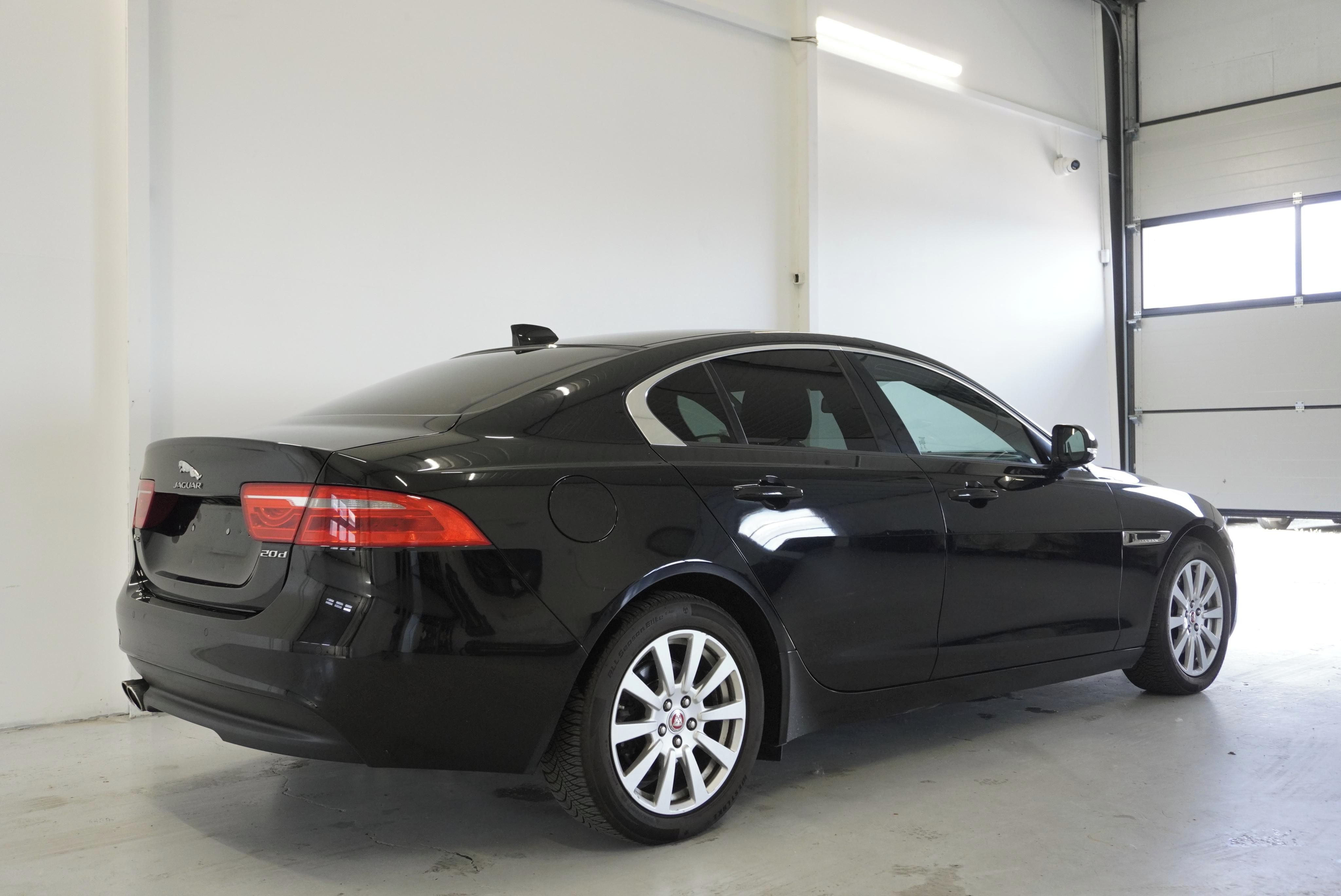 Jaguar XE, 2.0D - fotka 5