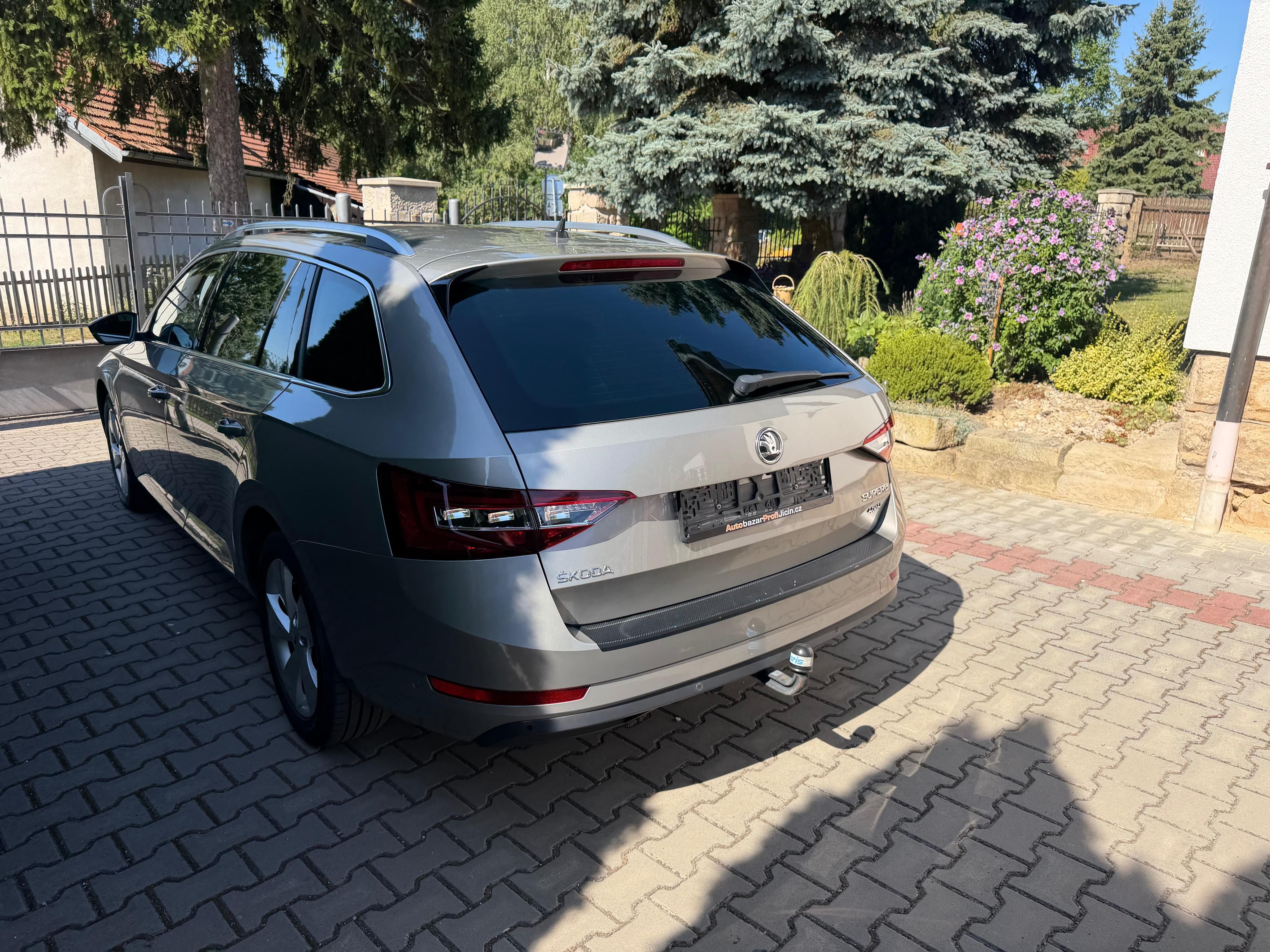 Škoda Superb, 2,0 TDi /140 KW , DSG , 4x4 - fotka 6