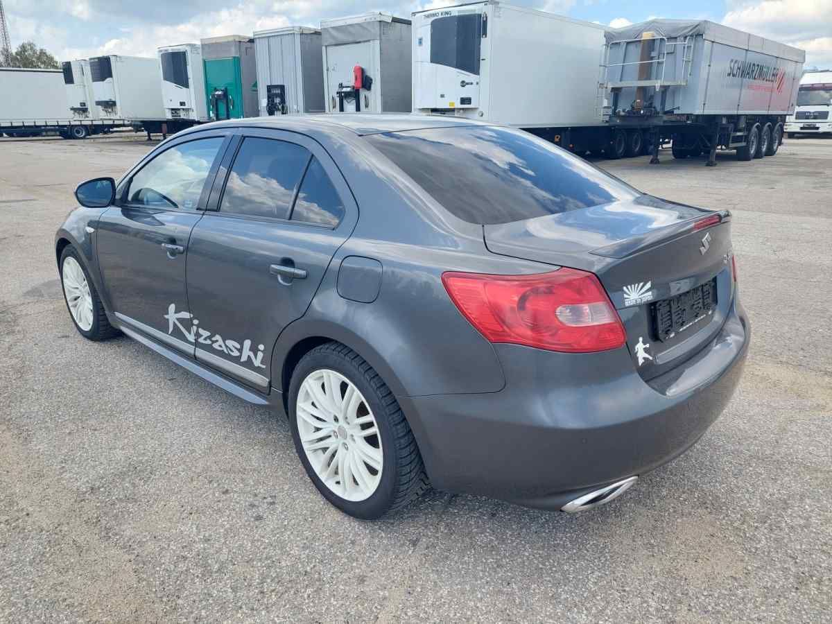 Suzuki Kizashi, 2.4 4WD - fotka 3