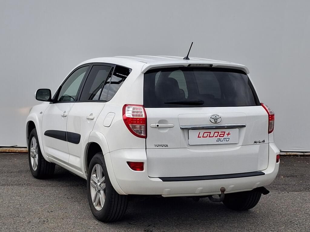 Toyota Rav4, Premium 2.2 D-CAT 110 kW - fotka 6