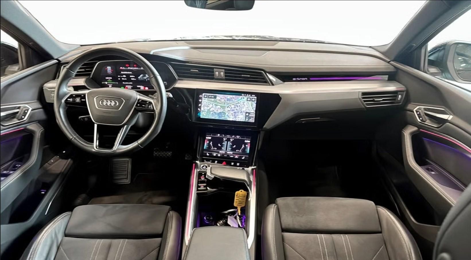 Audi Q8 e-tron, 55 Q 360k Pano Matrix 4 zóny - fotka 4