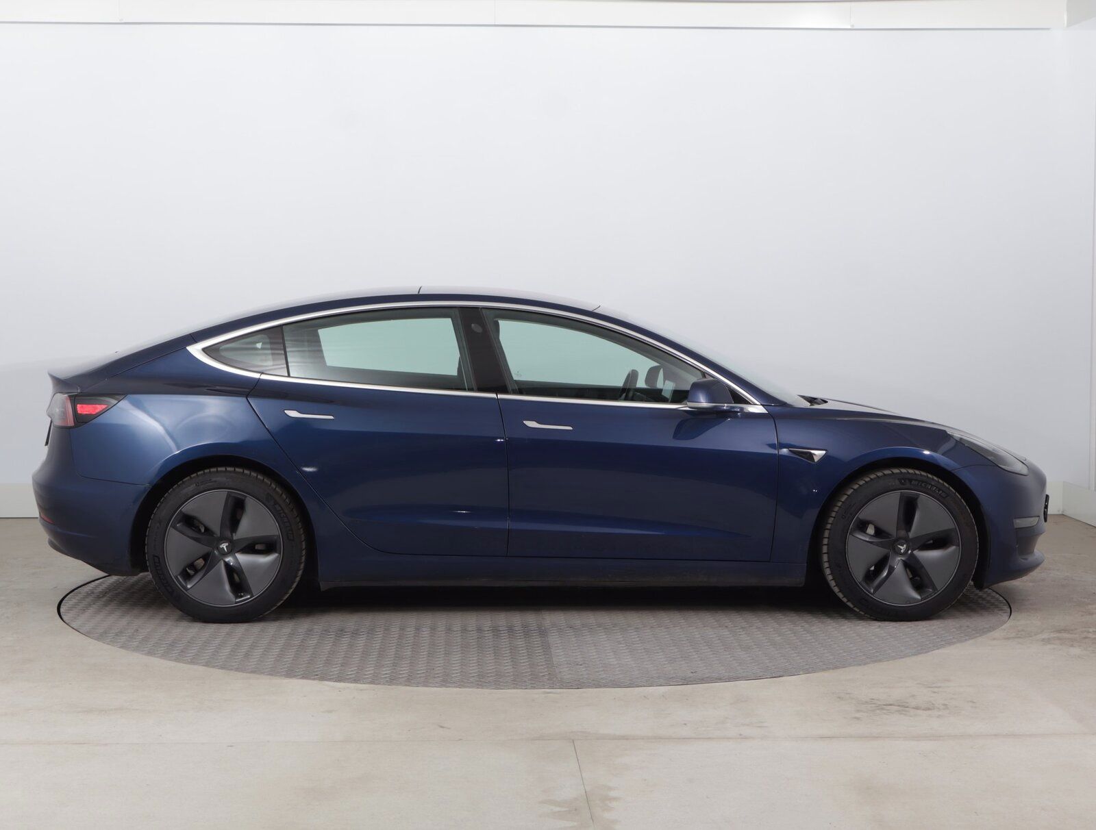 Tesla Model 3, Long Range 4WD 78kWh, SoH 81% - fotka 6