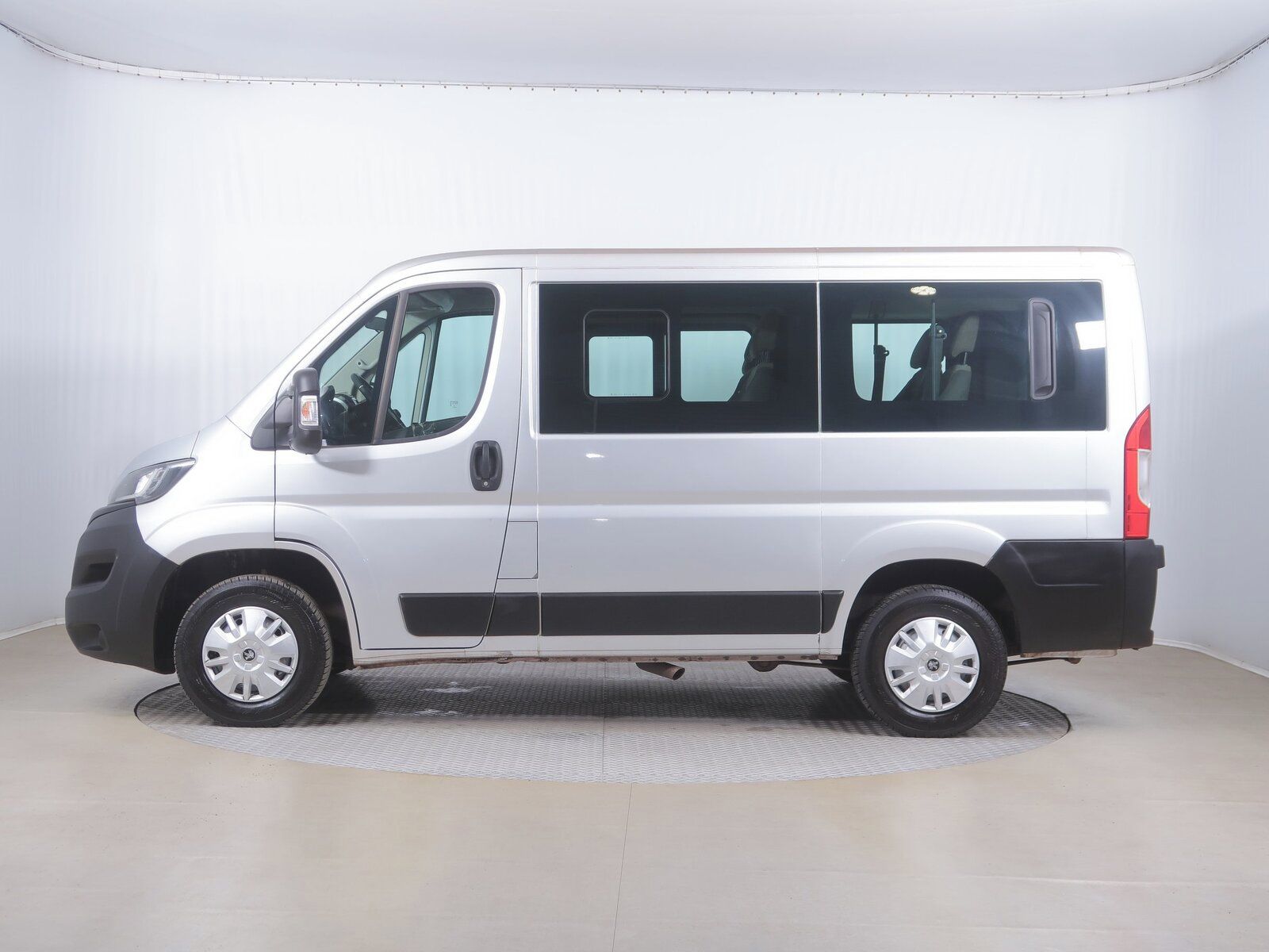 Peugeot Boxer, 2.2 BlueHDi, L1H1, Kombi - fotka 3