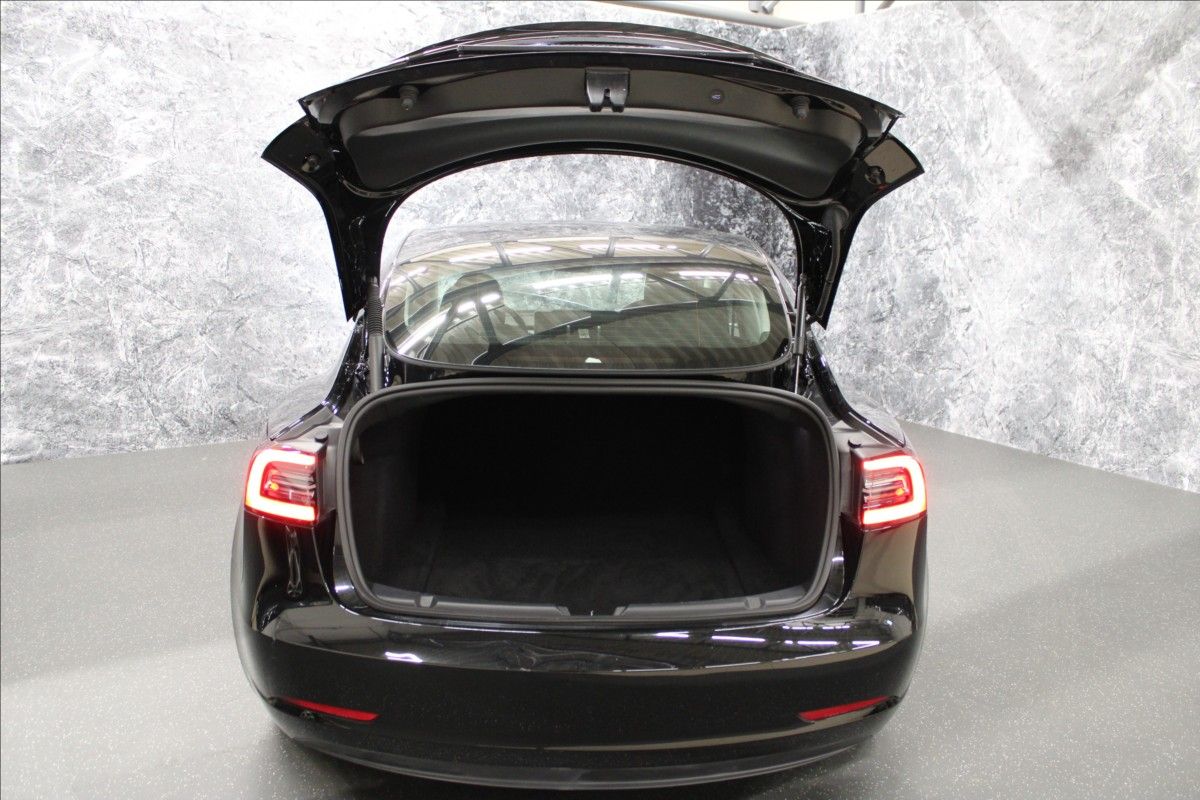 Tesla Model 3, Long Range - fotka 5
