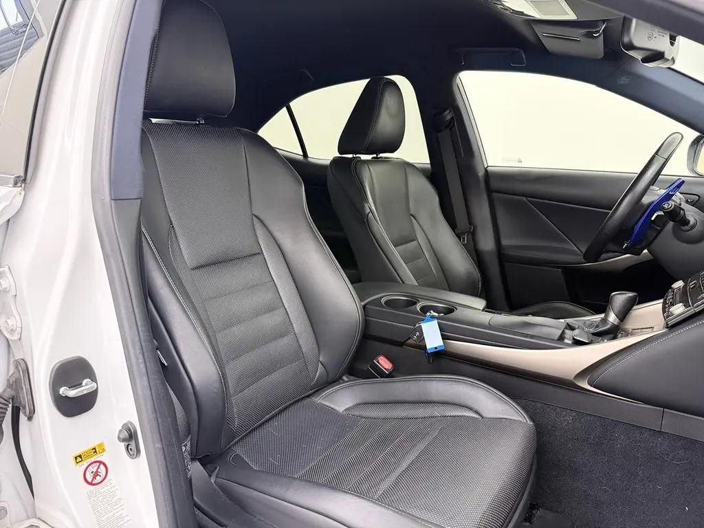 Lexus IS 300h, 2.5F SportLine 164kW Ventilace - fotka 4