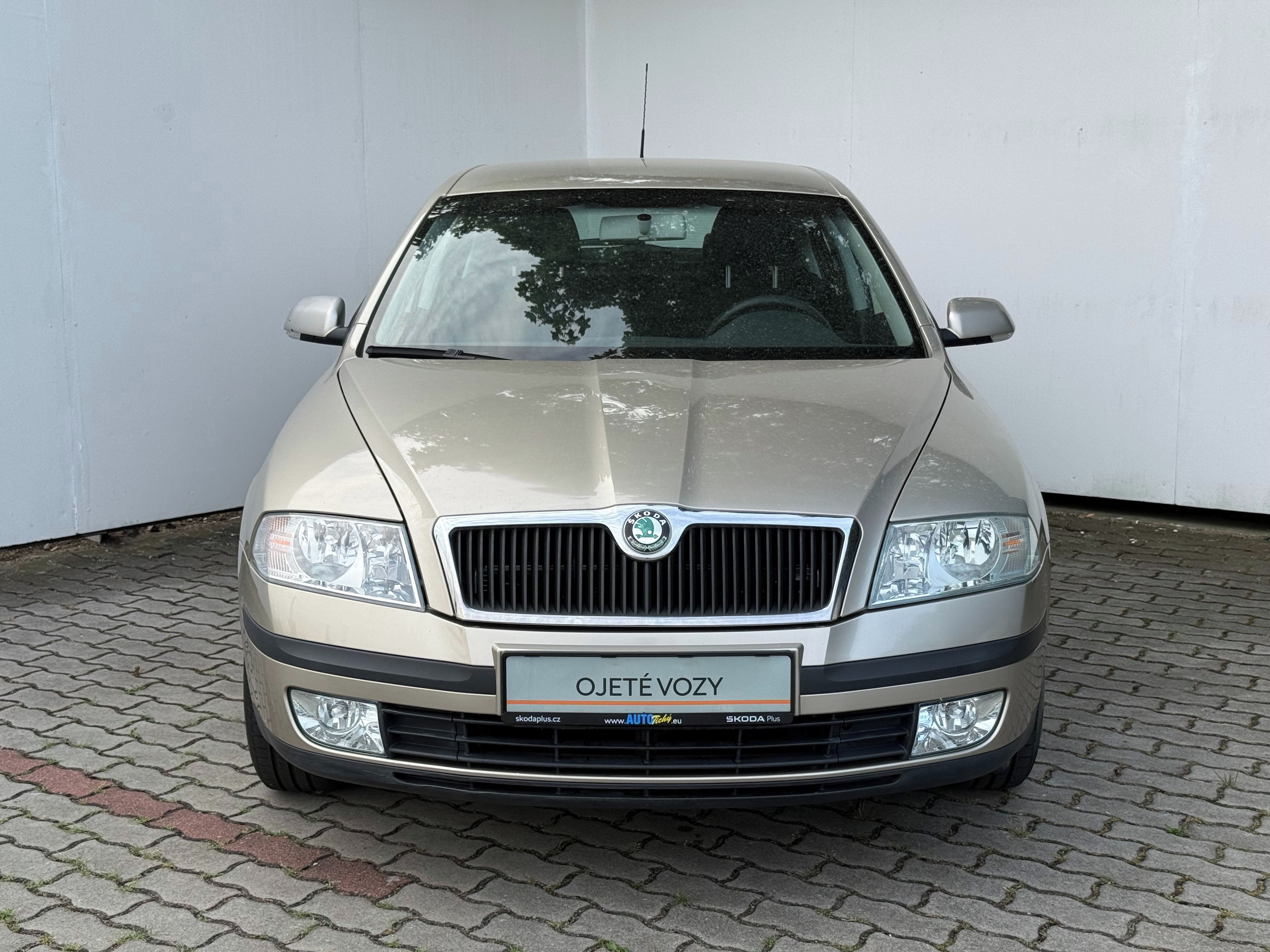 Škoda Octavia, 2,0 FSI / 110 kW Elegance - fotka 2
