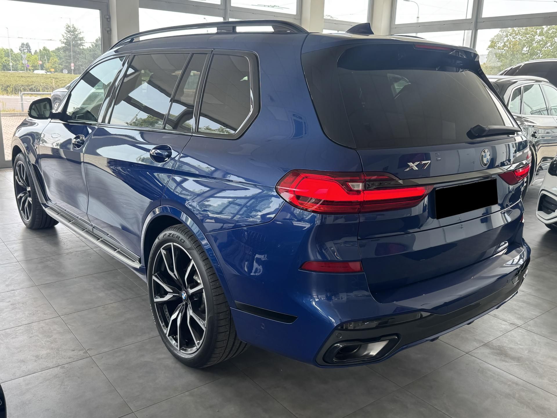 BMW X7, xDrive 40d M Sports - fotka 5