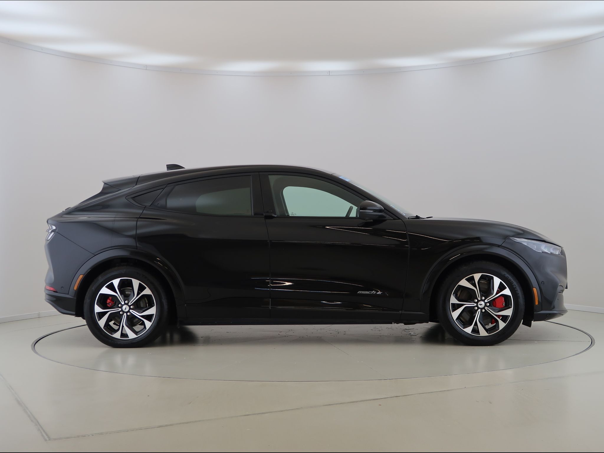 Ford Mustang Mach-E, Premium,98,7kWh,RWD,CZ,1Maj - fotka 4