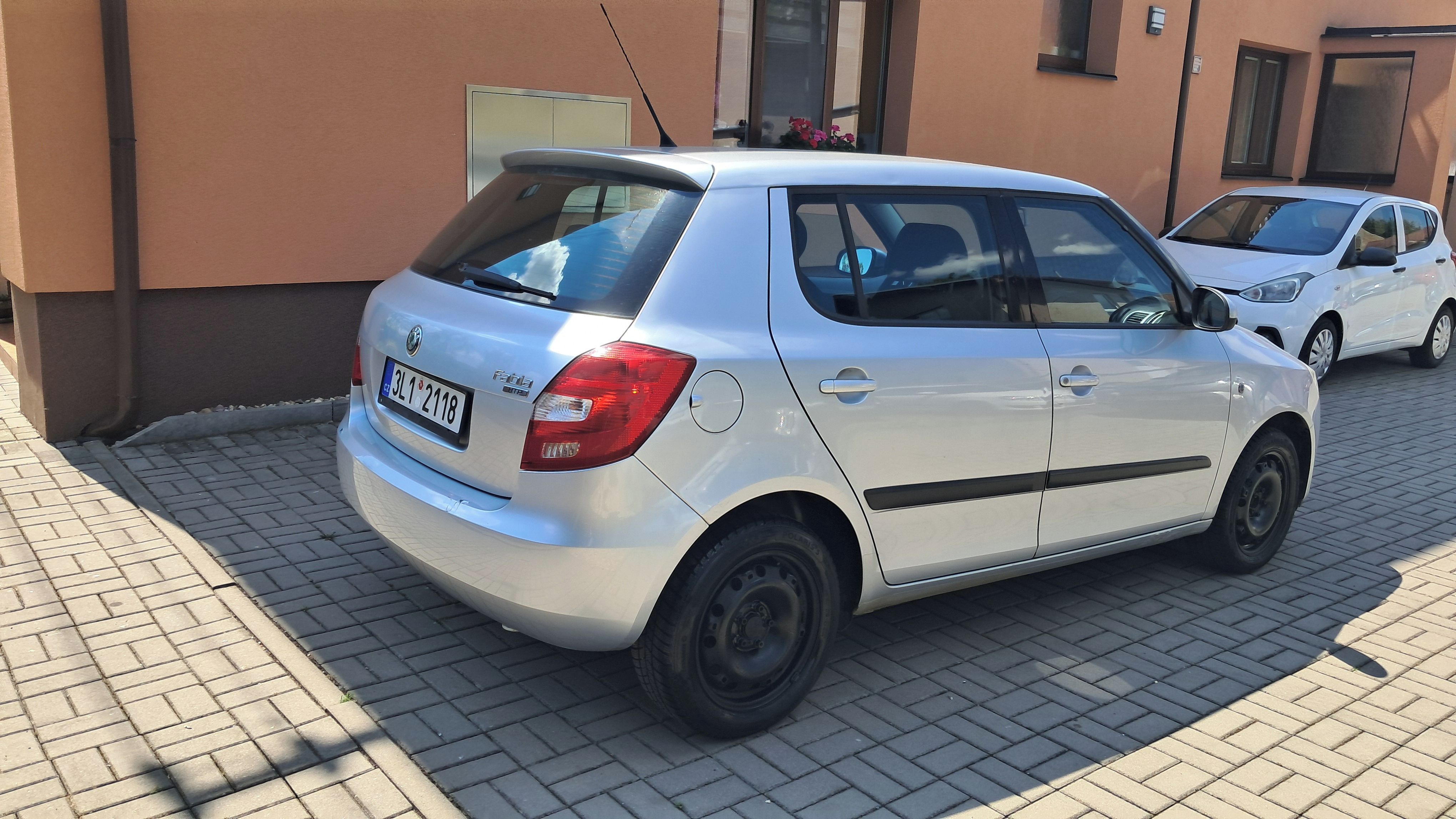 Škoda Fabia, 1.2i / najeto 68 000 km 1.Maj - fotka 5