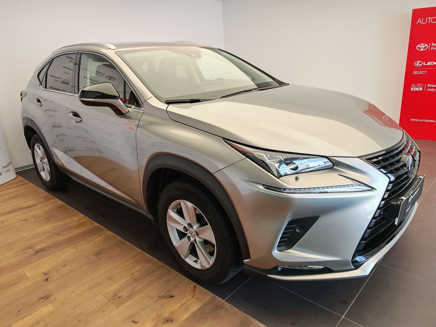 Lexus NX 300h, 2.5 300h 145kW 4WD Best - fotka 3