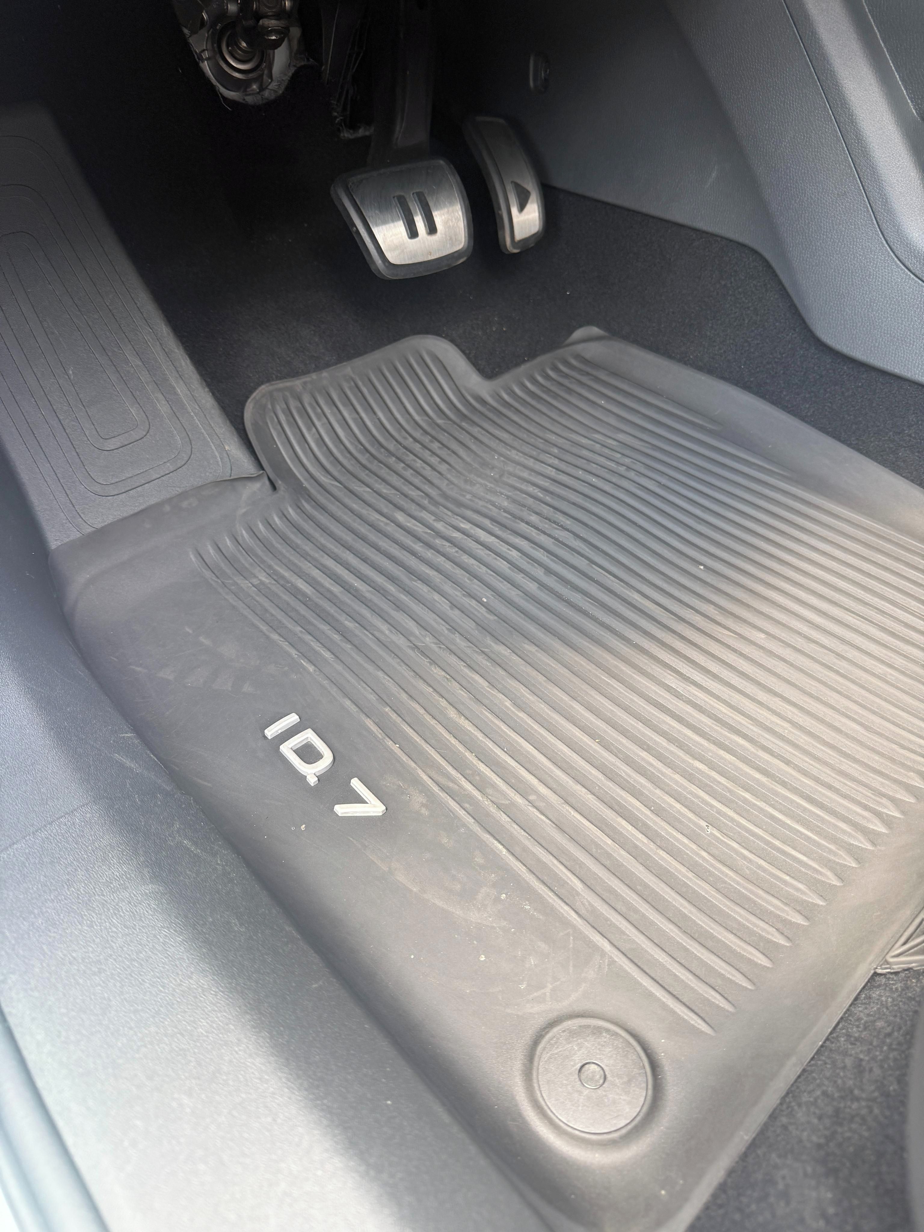 Volkswagen ID.7, Pro Masáž 360k HuD zimní gumy - fotka 3