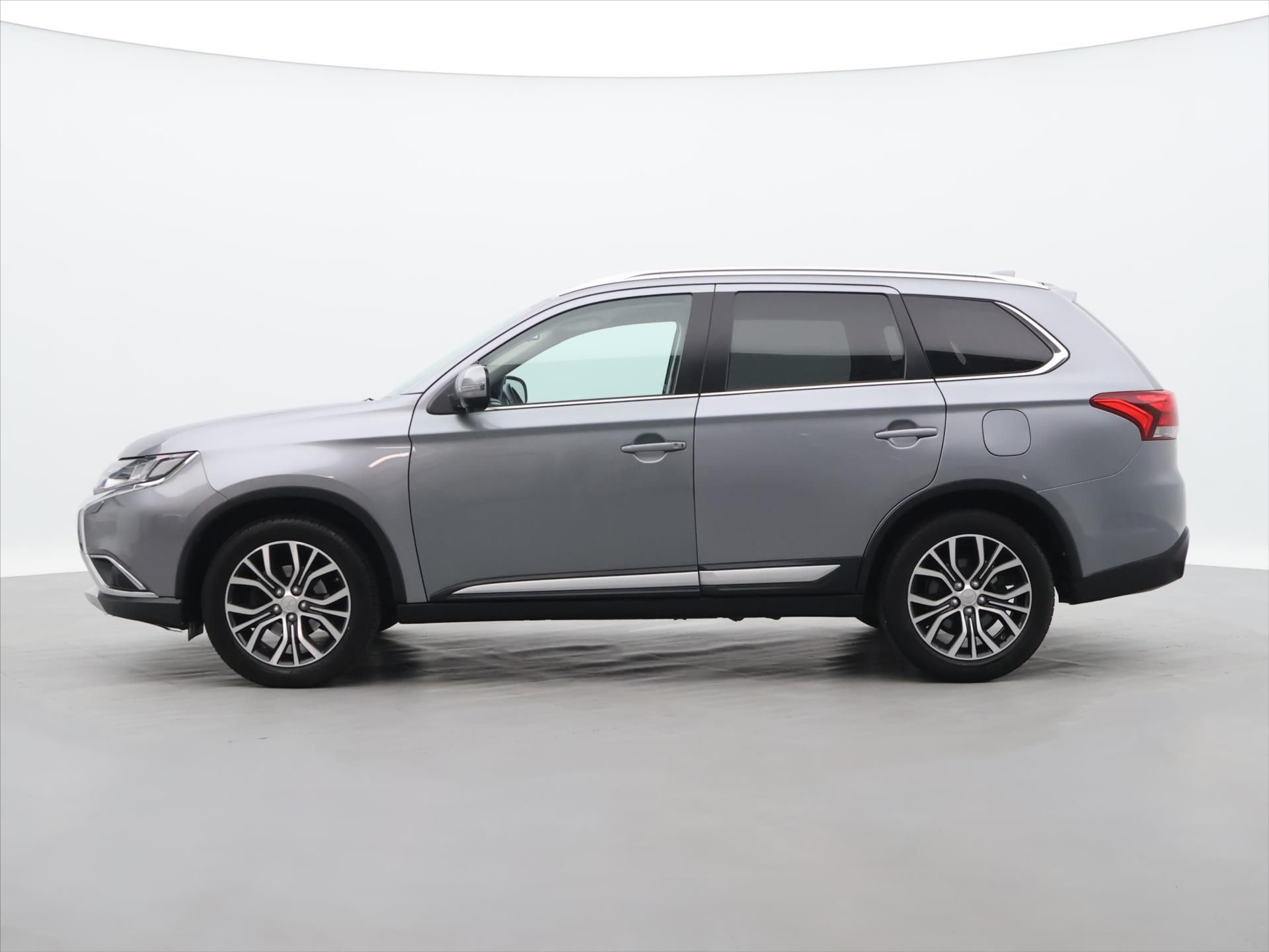 Mitsubishi Outlander, 2,0 Mivec Intense CVT 4WD - fotka 3