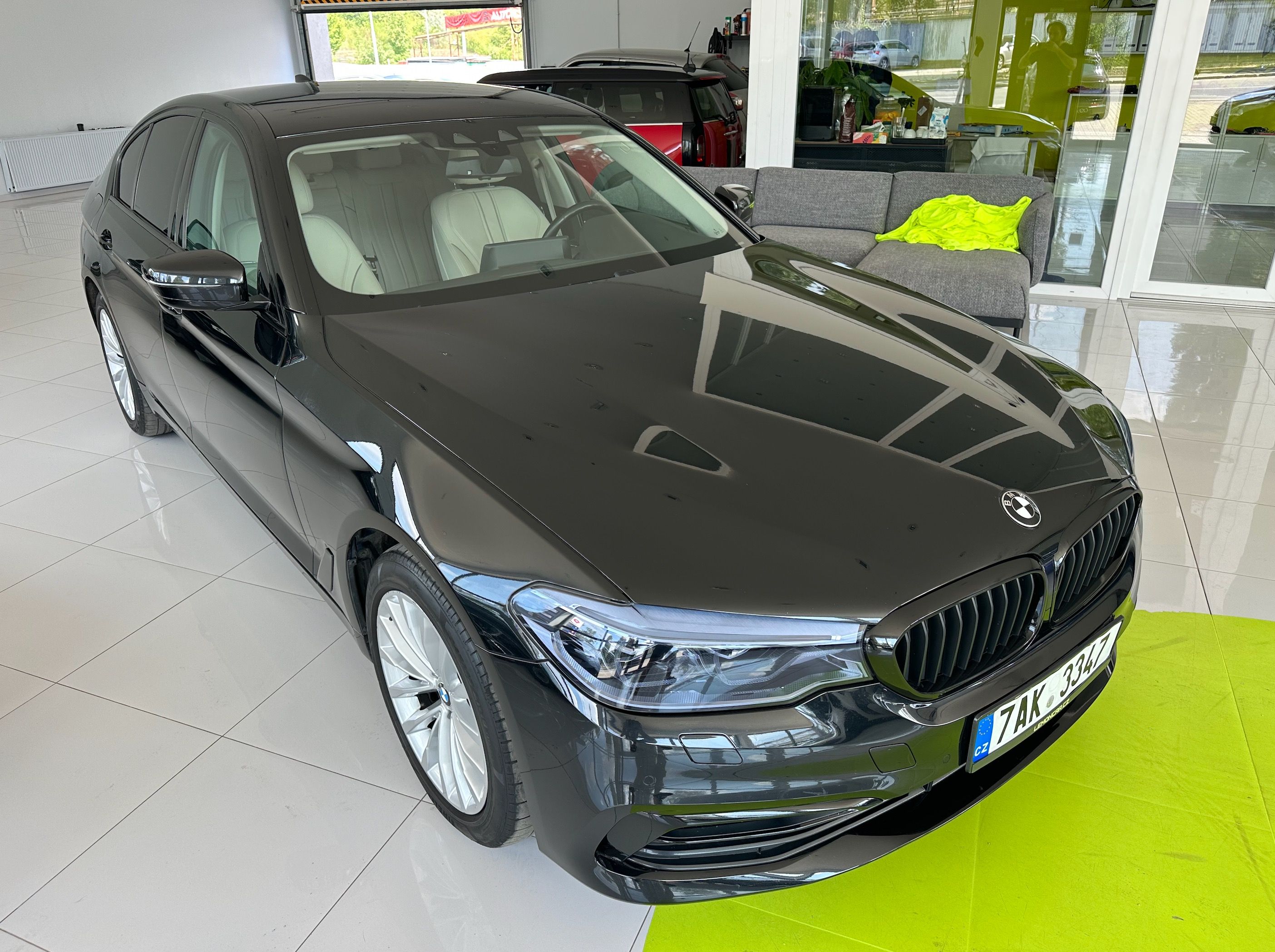 BMW Řada 5, 2.0 Luxury Line - fotka 4