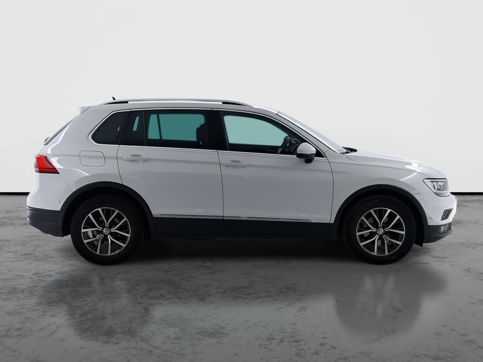 Volkswagen Tiguan, 2.0 TDI, ČR,1.maj, Navi - fotka 6