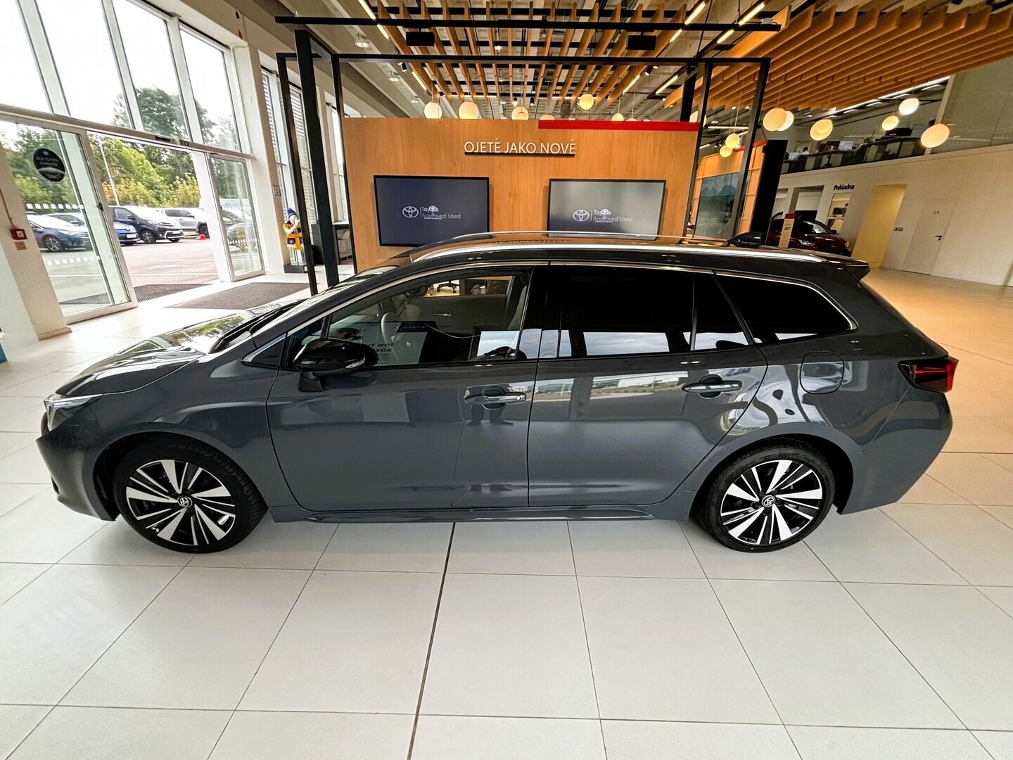 Toyota Corolla, 1,8   TS Style HEV - fotka 4
