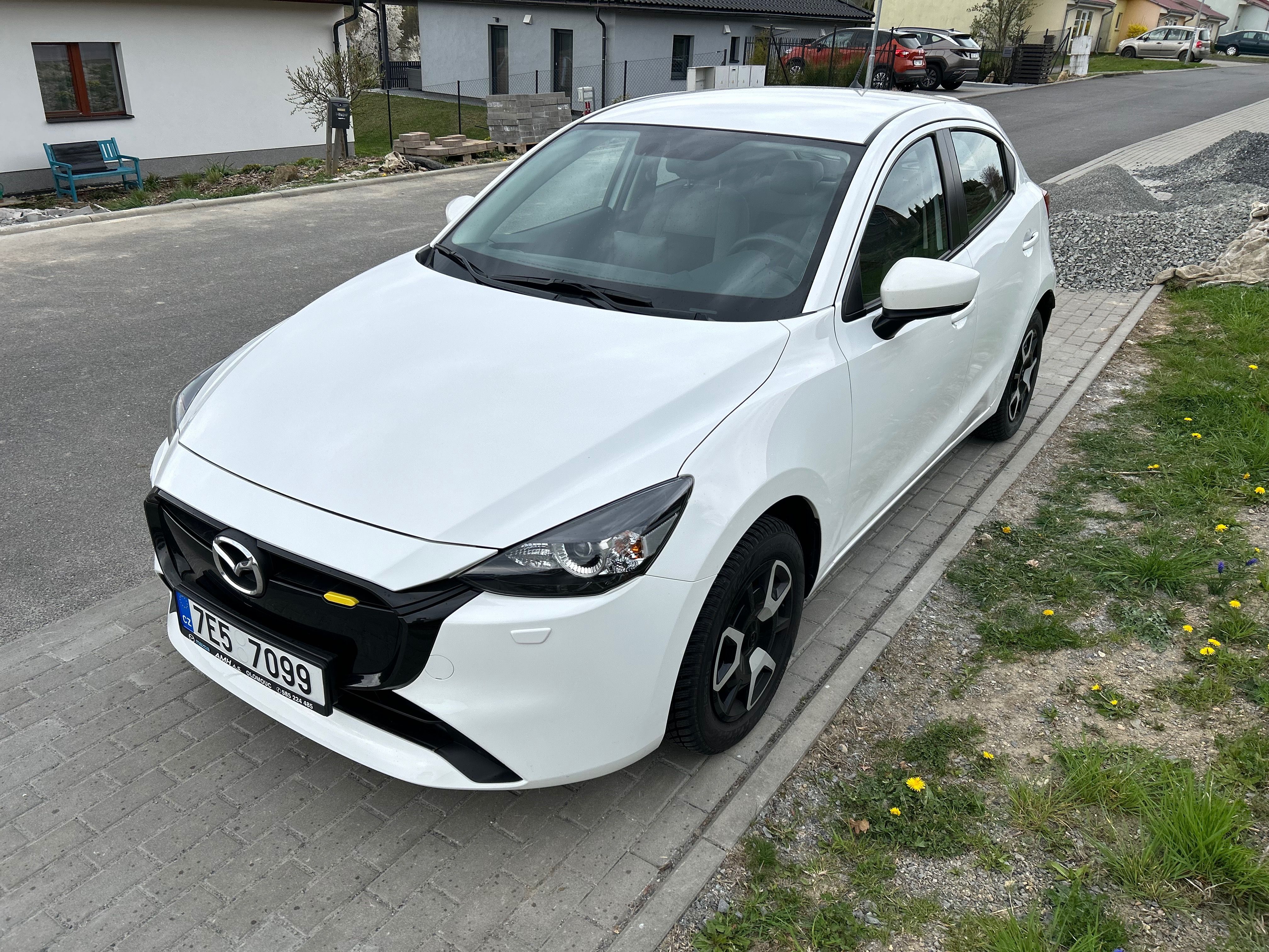 Mazda 2, 1.5 eSkyactive G - zánovní - fotka 4