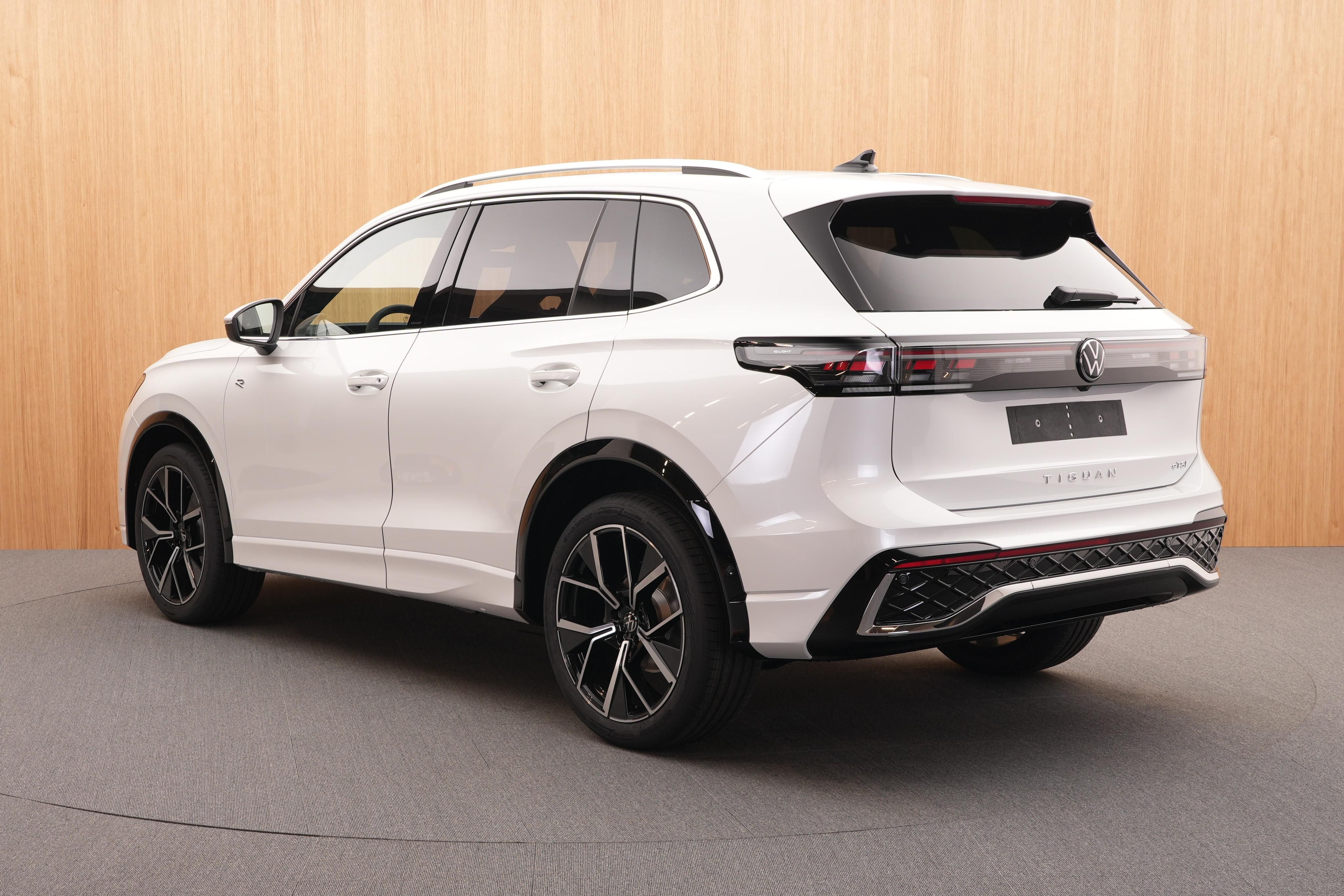 Volkswagen Tiguan, R-Line People 1.5 eTSI DSG - fotka 3
