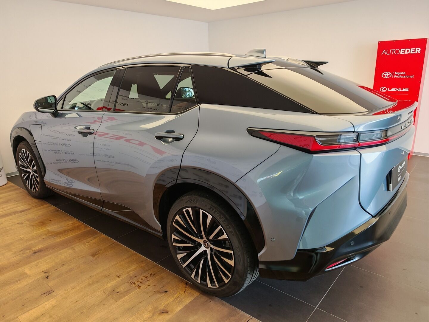 Lexus RZ 450e, 450e DIRECT4 Elektro 150 kW - fotka 6