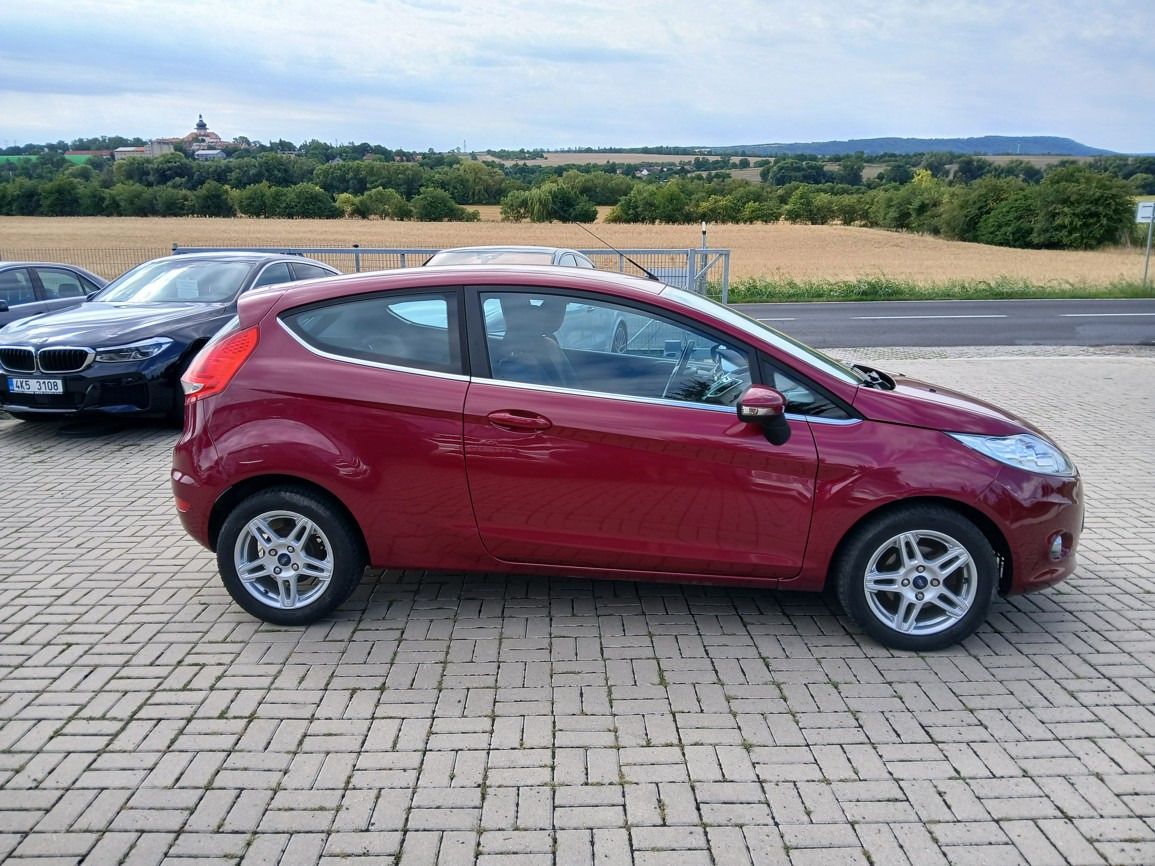 Ford Fiesta, 1,2  najeto 56tis Km - fotka 6