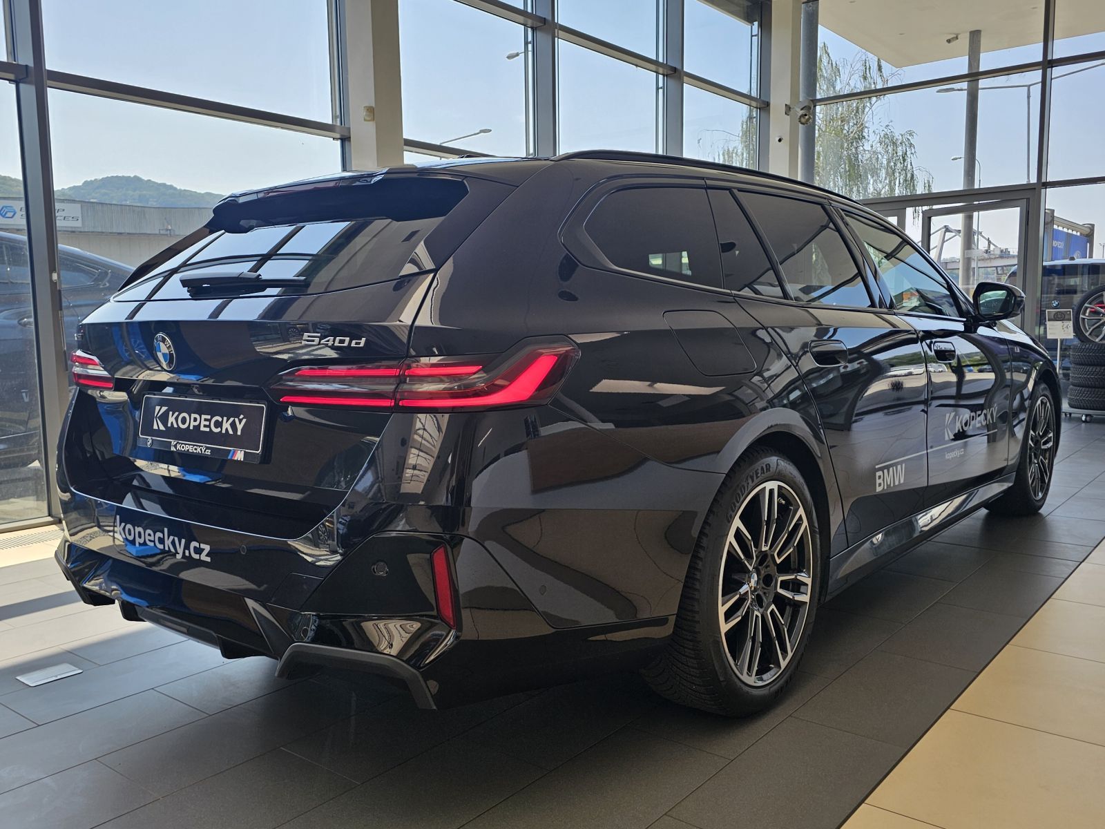 BMW Řada 5, 540d xDrive Touring - fotka 6