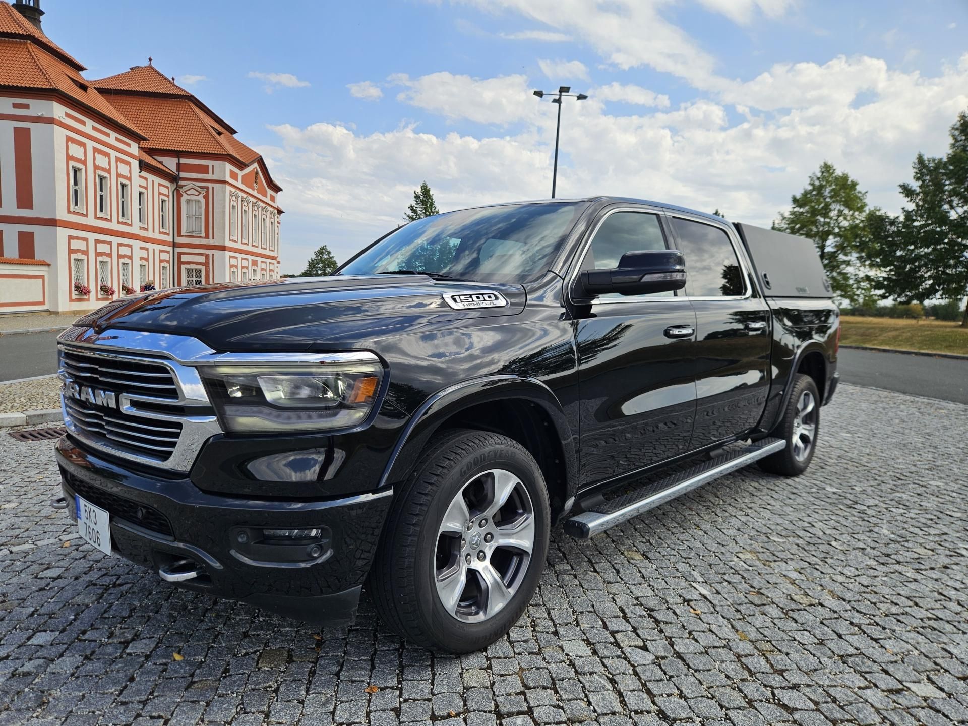 RAM 1500, 5.7HEMI + LPG LARAMIE