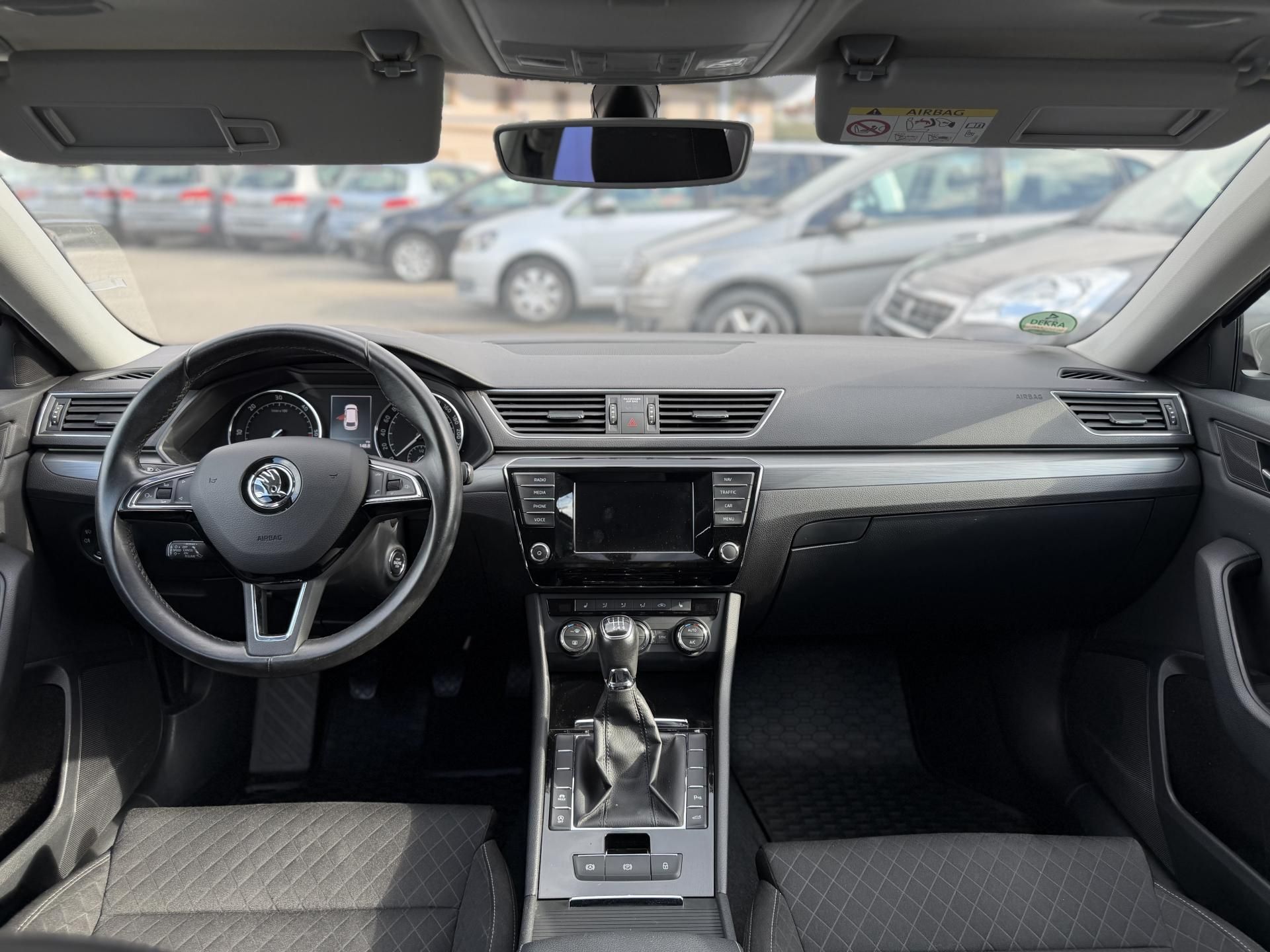Škoda Superb, 2.0 TDi, 110kw, manual, tažné - fotka 6