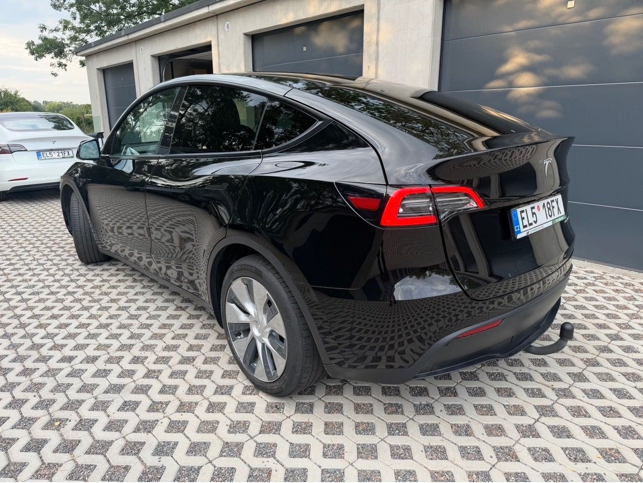 Tesla Model Y, Long Range, tažné, DPH - fotka 2