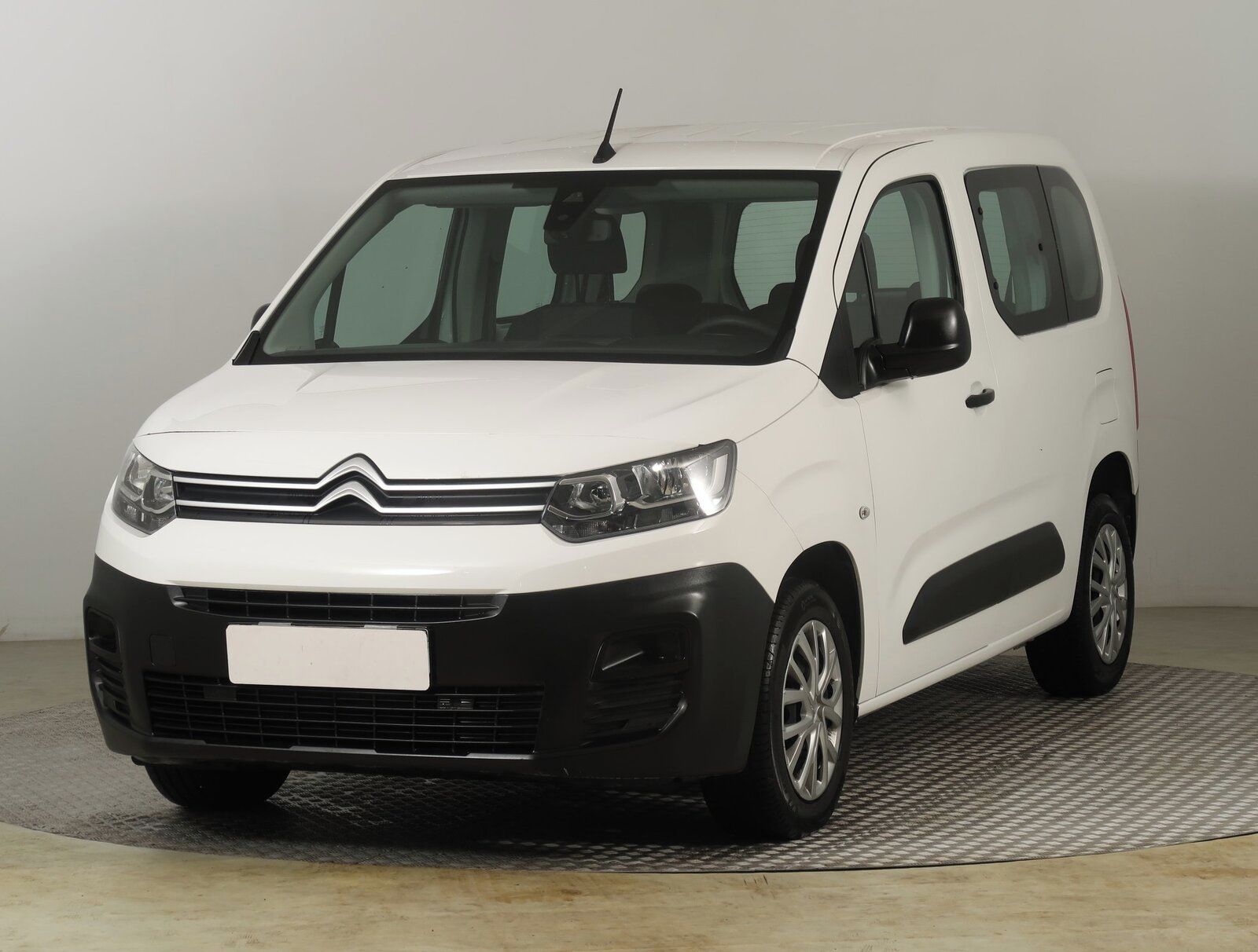 Citroën Berlingo, 1.2 PureTech, Live Pack, 5Míst - fotka 2
