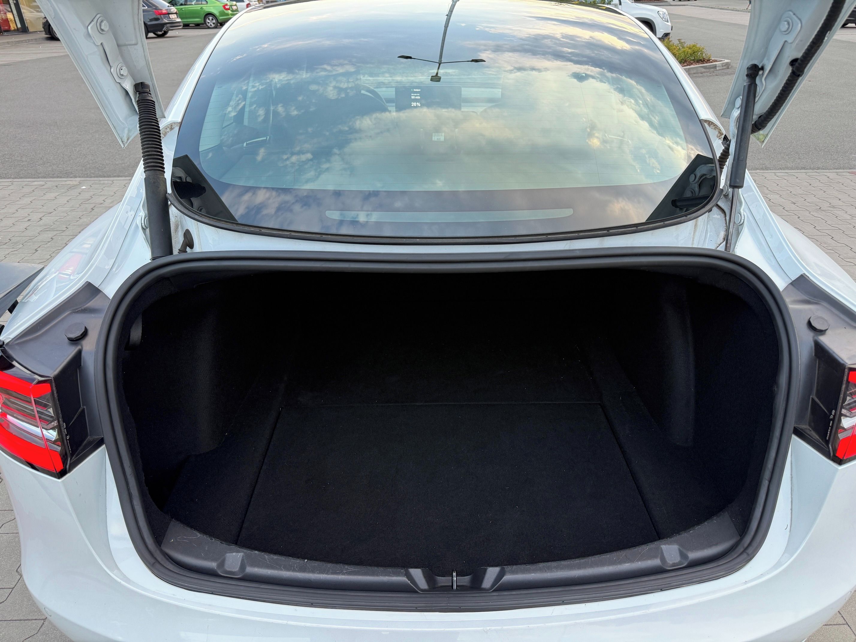 Tesla Model 3, LFP, SoH 90,5 %, tažné, DPH - fotka 6
