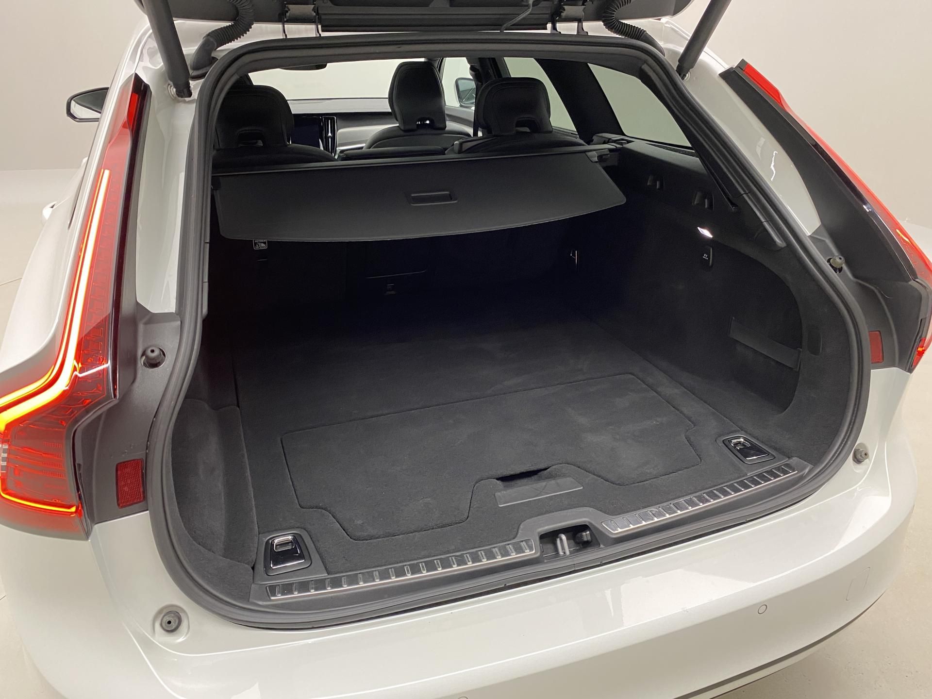 Volvo V90, T8 AWD RECHARGE DARK ULTRA - fotka 6