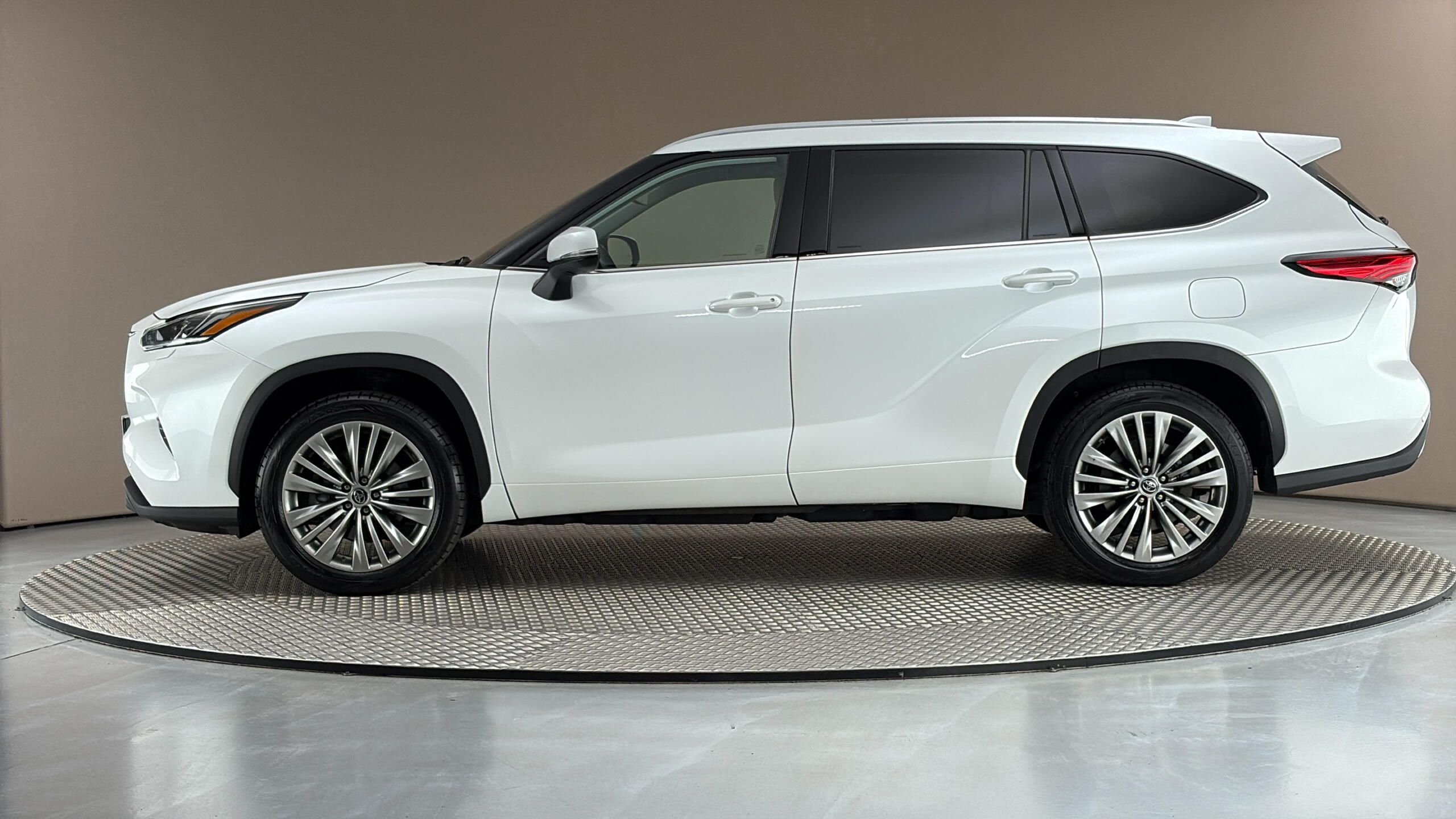 Toyota Highlander, 2.5 Hybrid AUT 4x4 Prestige - fotka 4
