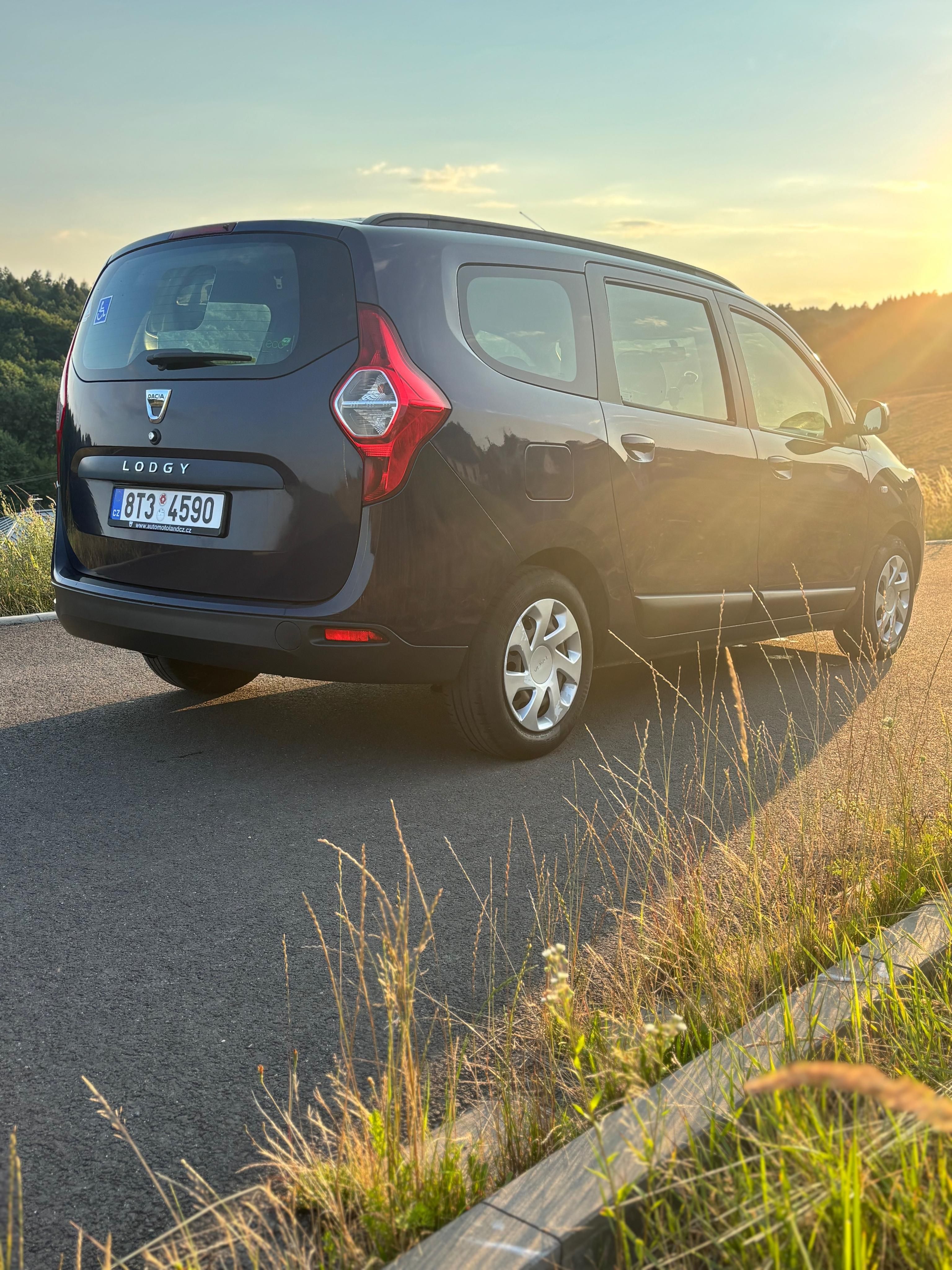 Dacia Lodgy, 1.6i, 1.maj.,nové ČR, servis - fotka 4