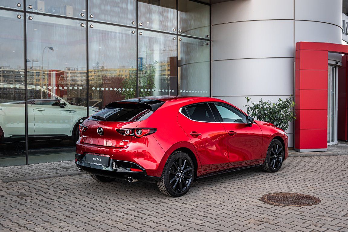 Mazda 3, 2.5 G140 6MT 4x2 Homura - fotka 5