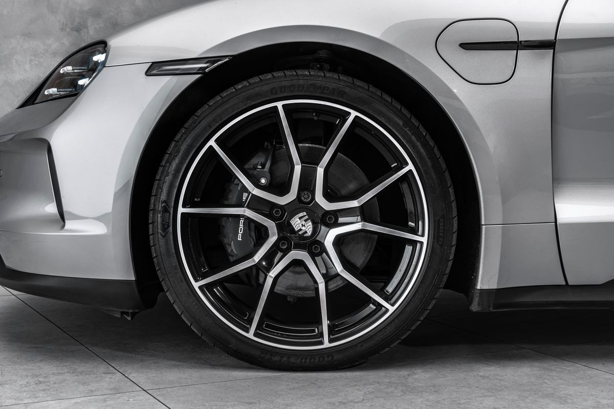 Porsche Taycan, 4 Sport Chrono Pano - fotka 3