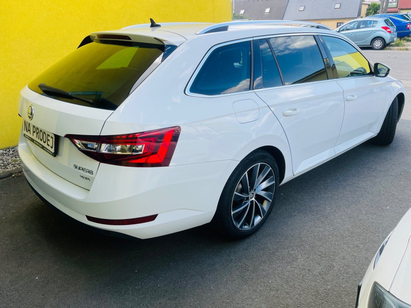 Škoda Superb, 2.0 Tdi 140 kW DSG 4x4 LAURIN - fotka 6