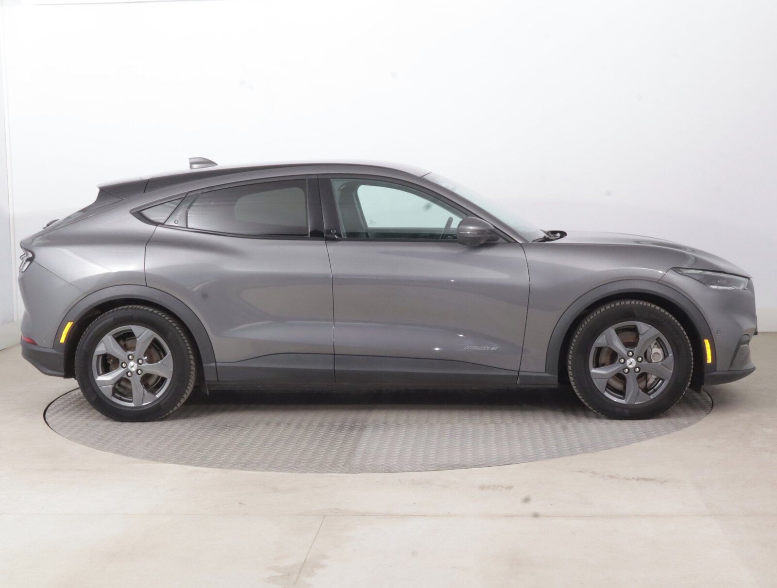 Ford Mustang Mach-E, Standard Range RWD, SoH 94% - fotka 6