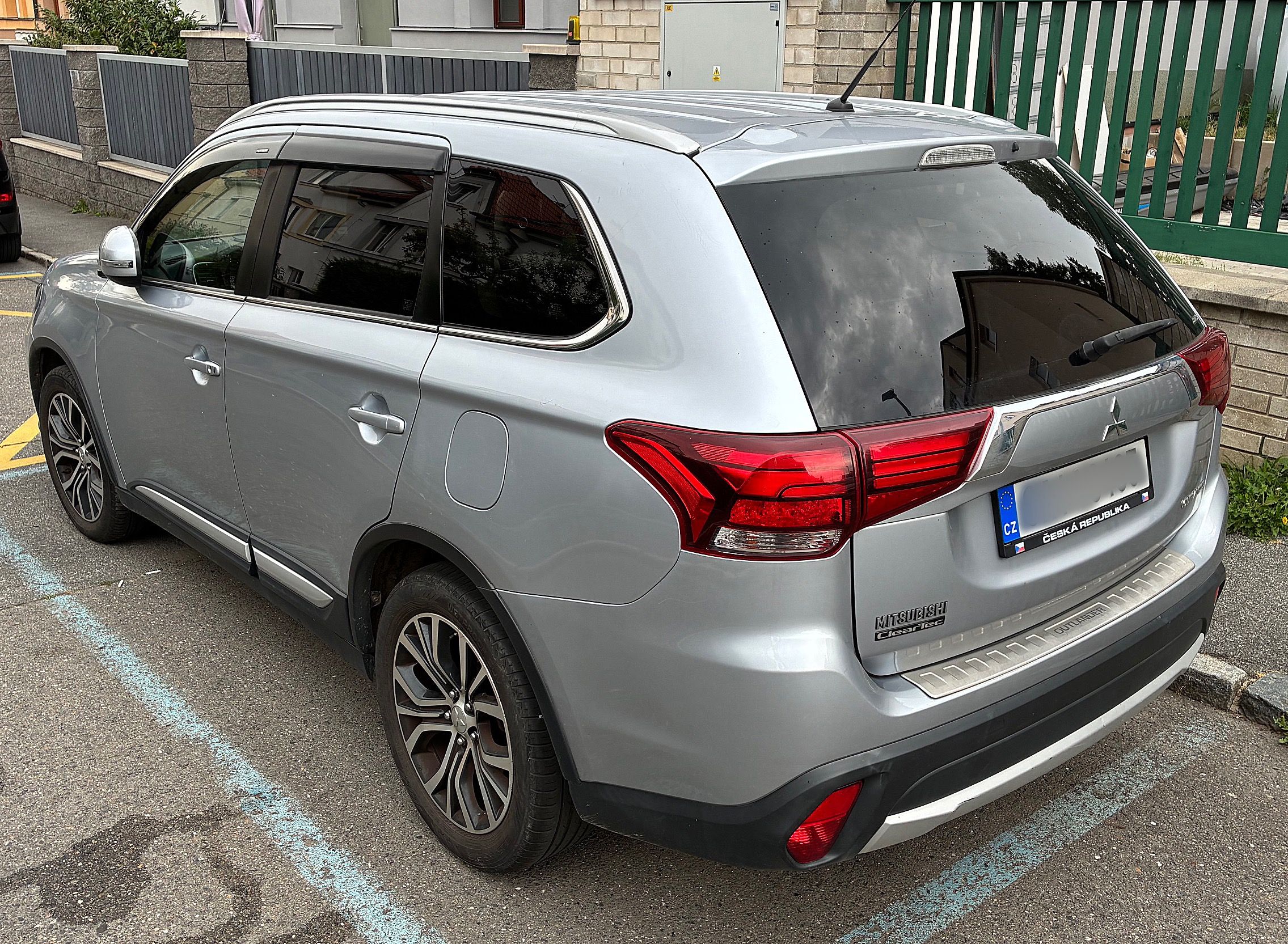 Mitsubishi Outlander, 2.2DI-D CR Intense+ - fotka 3