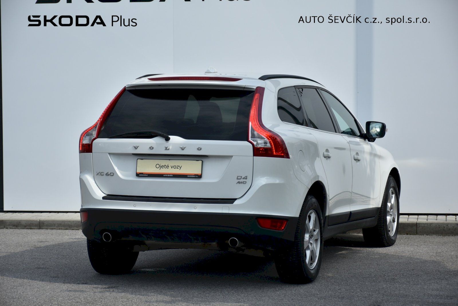 Volvo XC60, 2.4 D5 120kw 4x4 - fotka 2