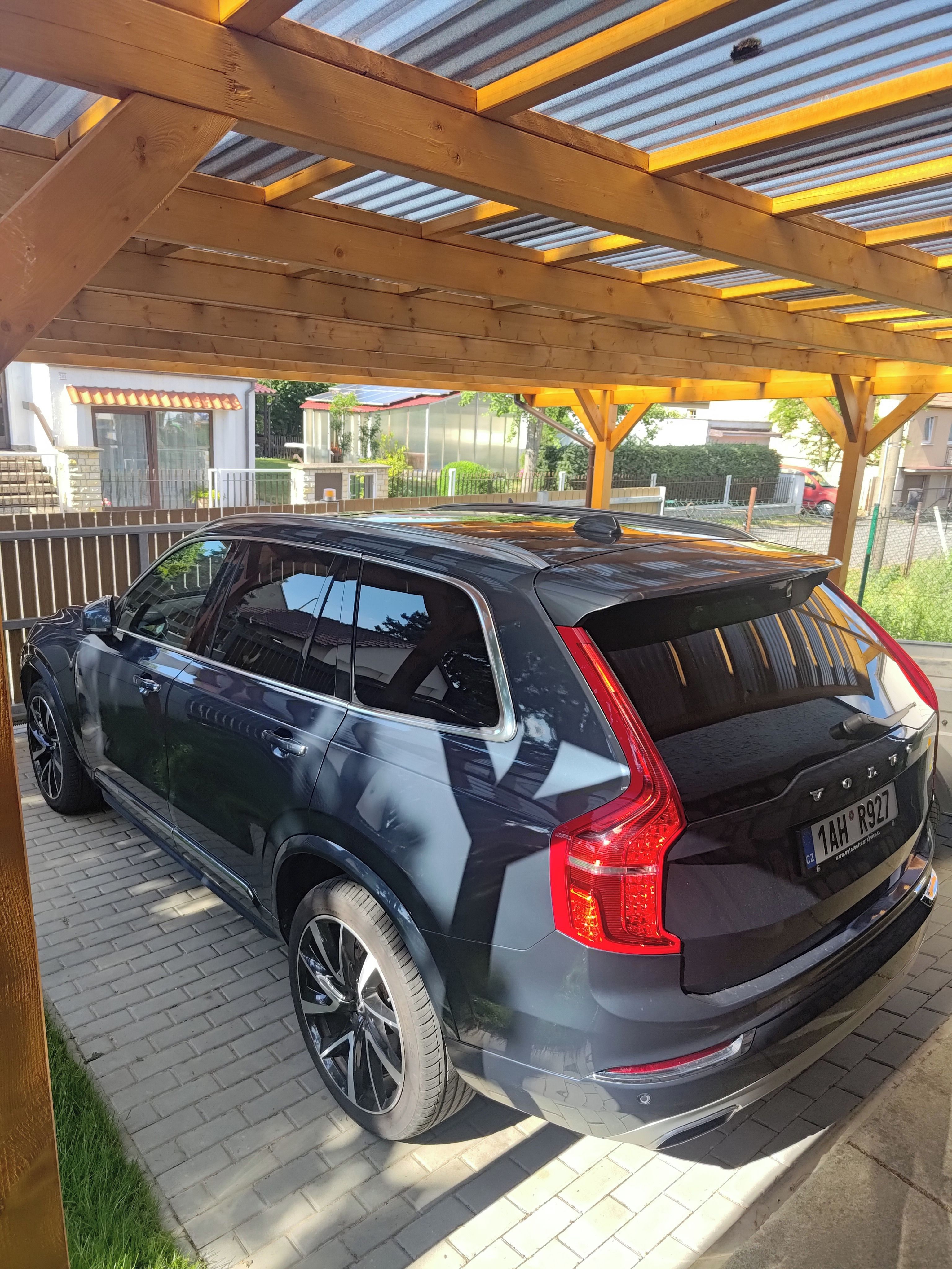 Volvo XC90, 2.0 D5 173kW Inscription 7míst - fotka 4
