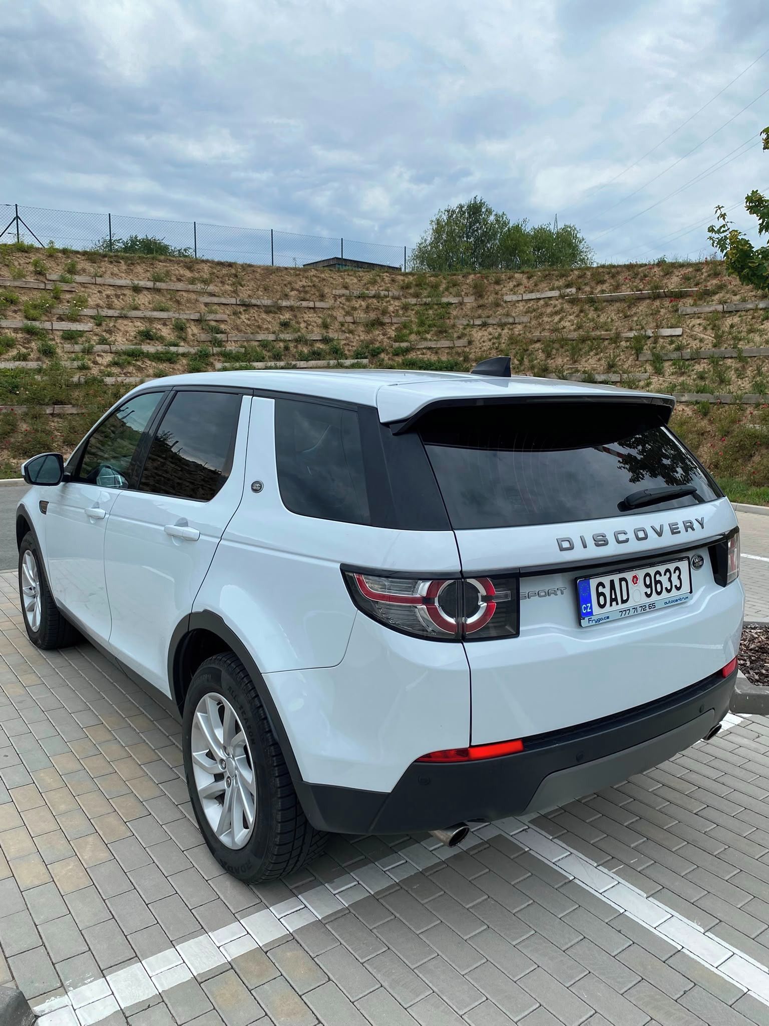 Land Rover Discovery Sport, 2,0 TD4 NOVÉ V ČR,NAVI,4x4 - fotka 4