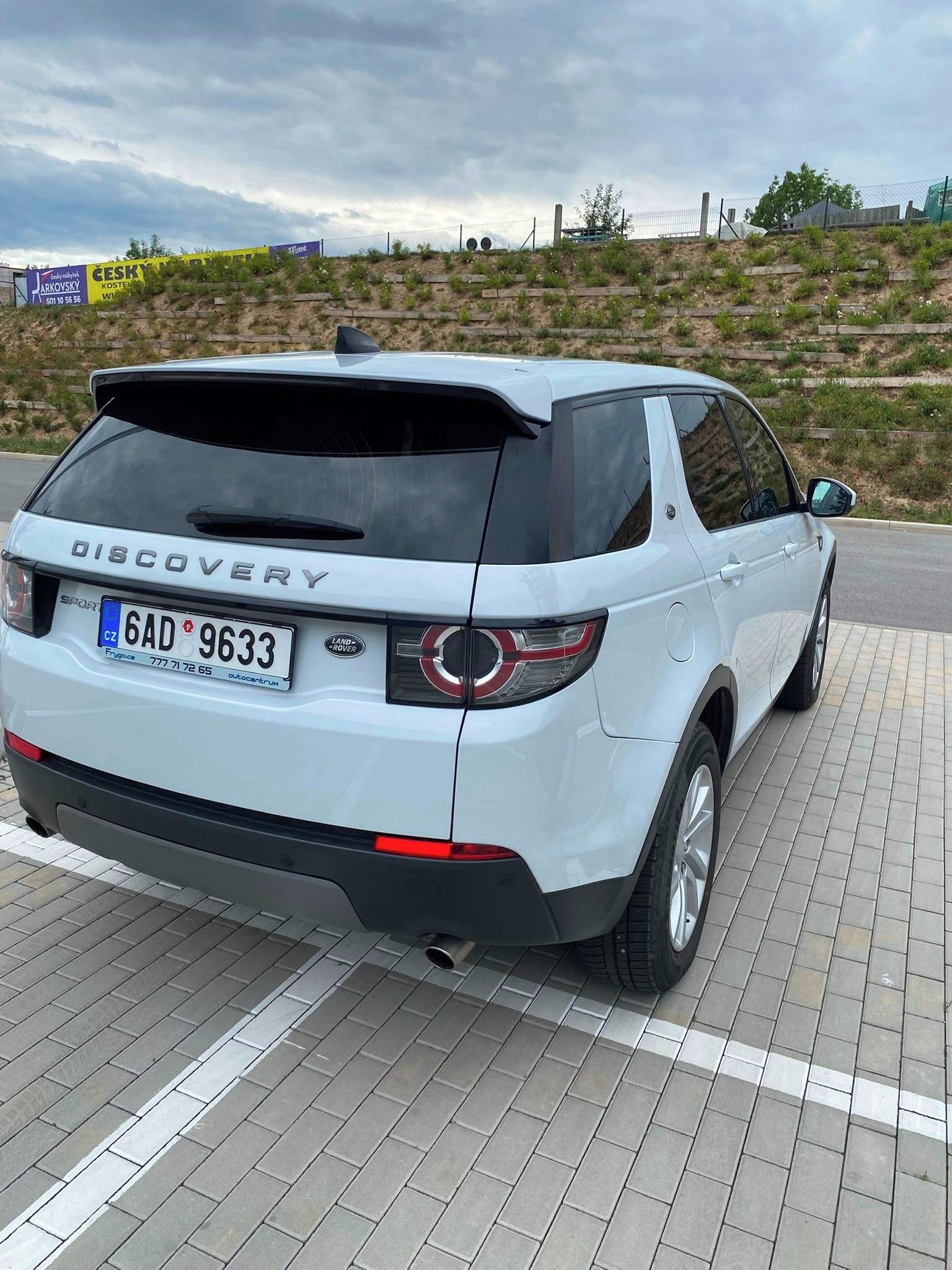 Land Rover Discovery Sport, 2,0 TD4 NOVÉ V ČR,NAVI,4x4 - fotka 3